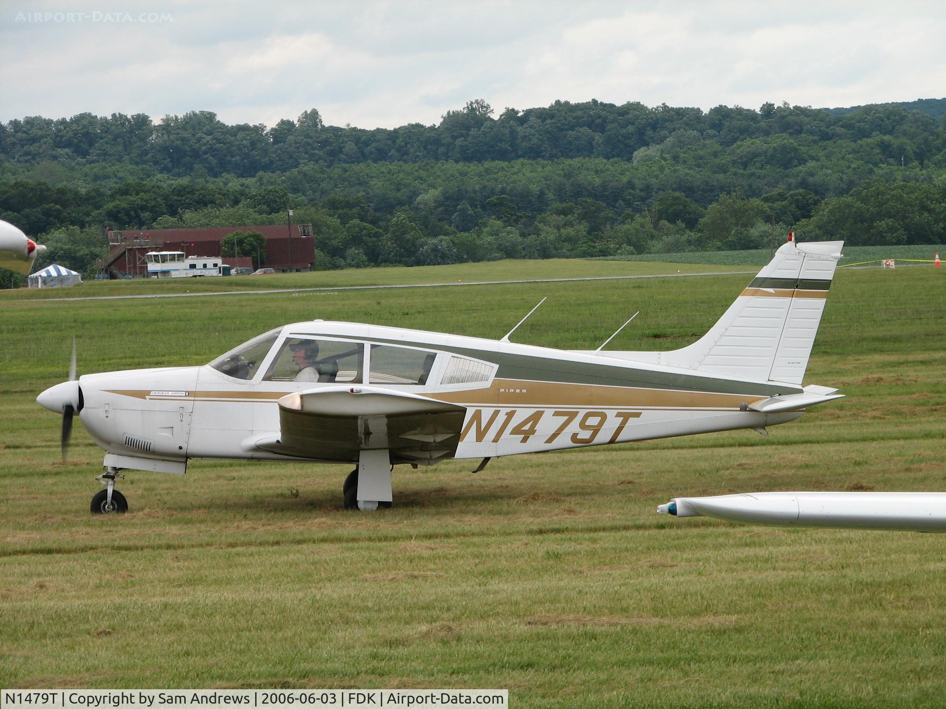 N1479T, 1972 Piper PA-28R-200 C/N 28R-7235302, Just arrived and taxiing to parking at the 2006 AOPA Fly-In