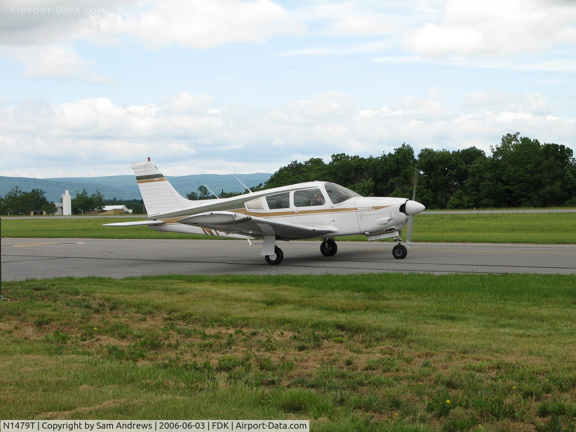 N1479T, 1972 Piper PA-28R-200 C/N 28R-7235302, Departing the Fly-in