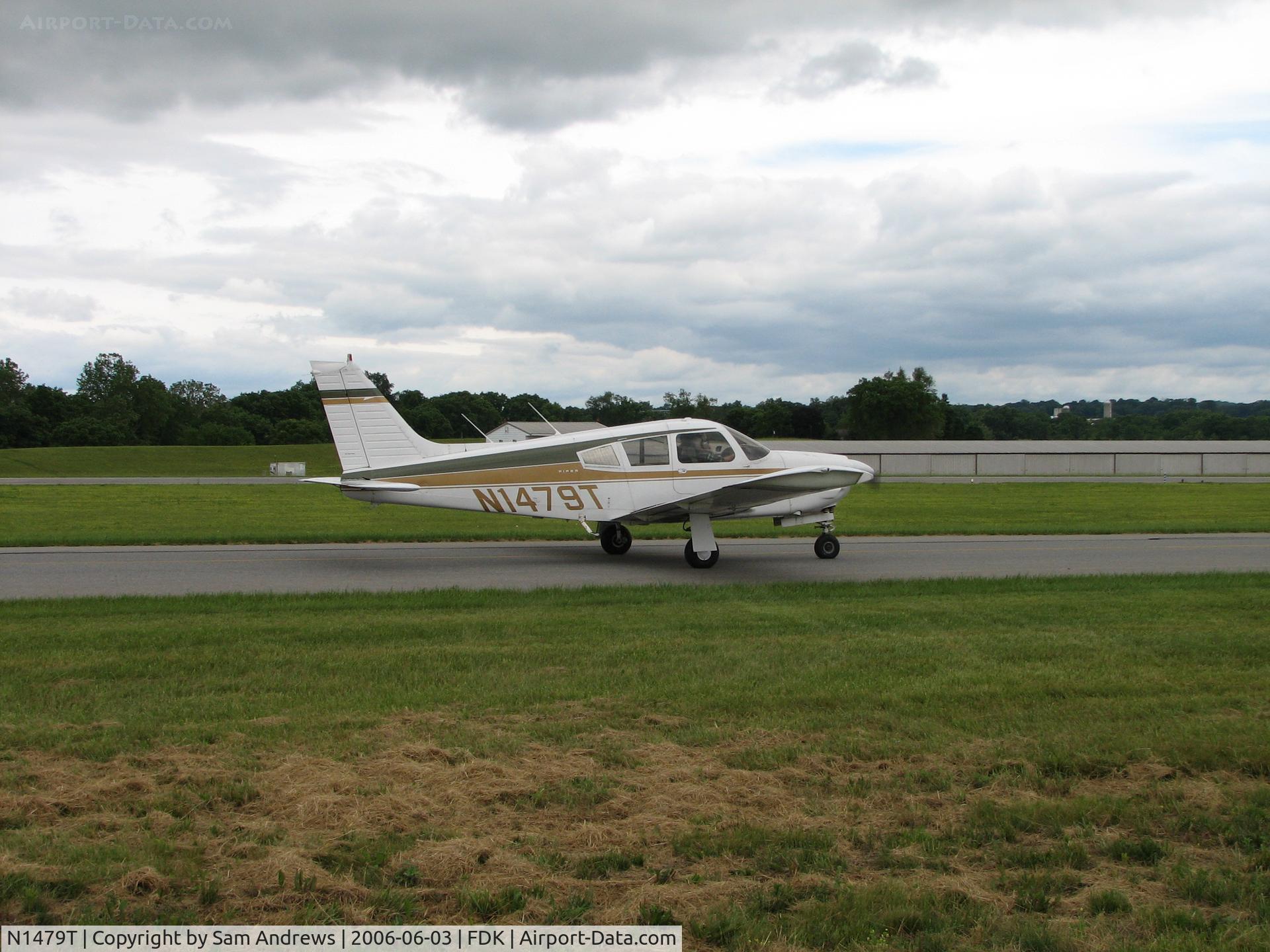 N1479T, 1972 Piper PA-28R-200 C/N 28R-7235302, Heading back to Asheville Regional Airport (Asheville, NC) [KAVL/AVL] IFR} FDK V44 MRB KERRE LURAY CEROL MOL LYH BZM AVL
