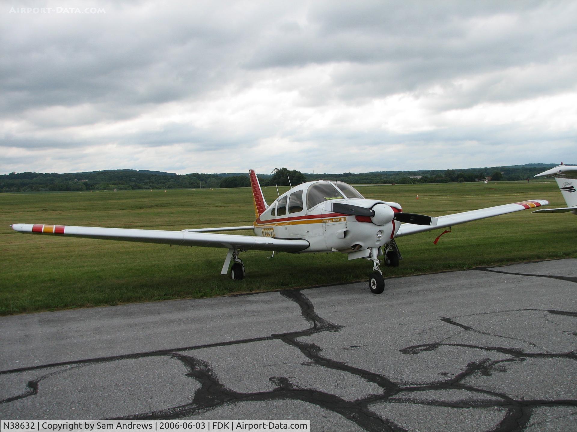 N38632, 1977 Piper PA-28R-201 Cherokee Arrow III C/N 28R-7737103, Parked for the day at AOPA