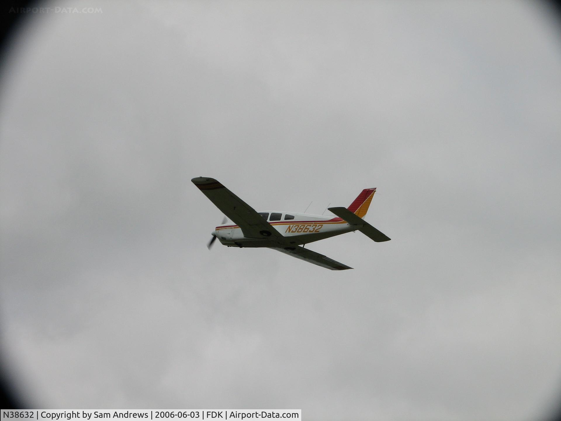 N38632, 1977 Piper PA-28R-201 Cherokee Arrow III C/N 28R-7737103, Wheels up!