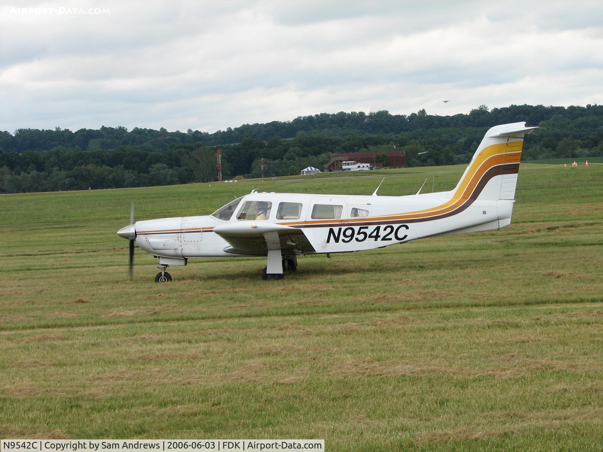 N9542C, 1978 Piper PA-32RT-300 Lance II C/N 32R-7885054, Just arrived to the 2006 AOPA Fly-in from Flying W Airport (Lumbrerton, NJ) [N14]