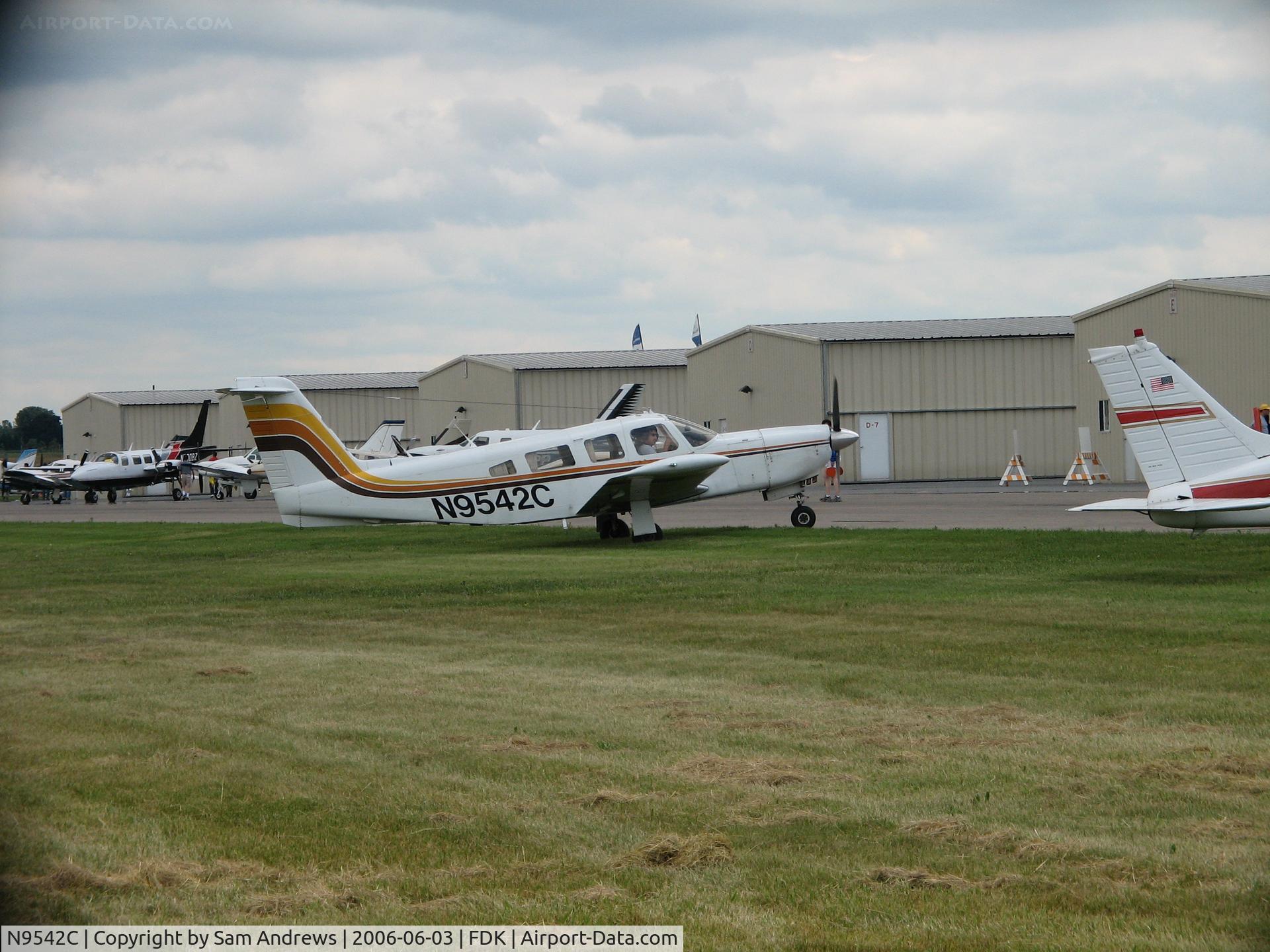 N9542C, 1978 Piper PA-32RT-300 Lance II C/N 32R-7885054, Starting their taxi to depart for New Jersey