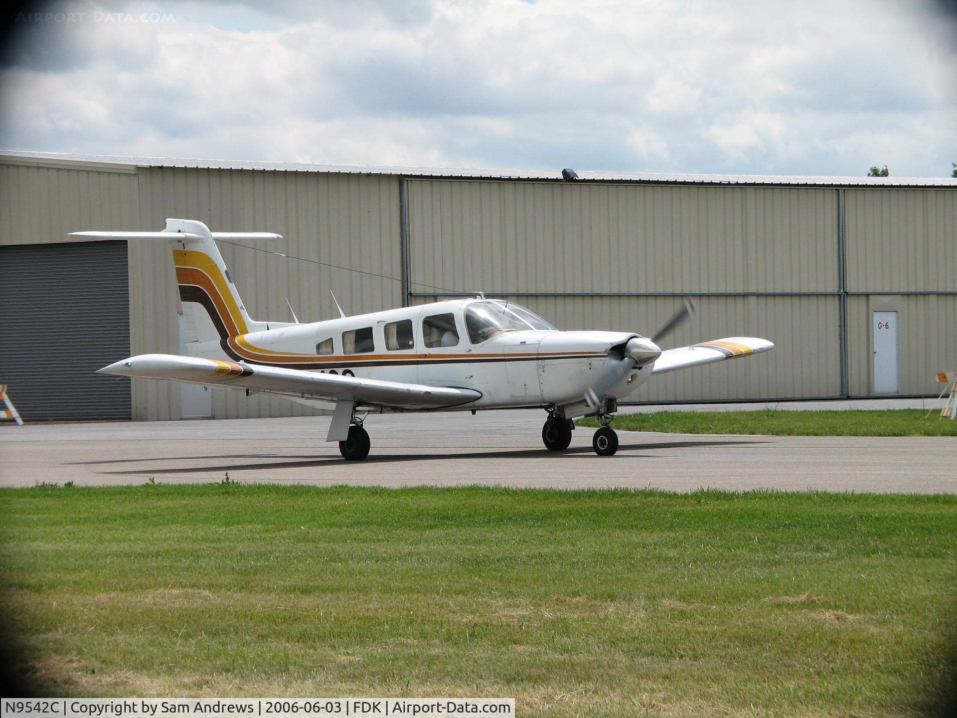 N9542C, 1978 Piper PA-32RT-300 Lance II C/N 32R-7885054, On the taxiway