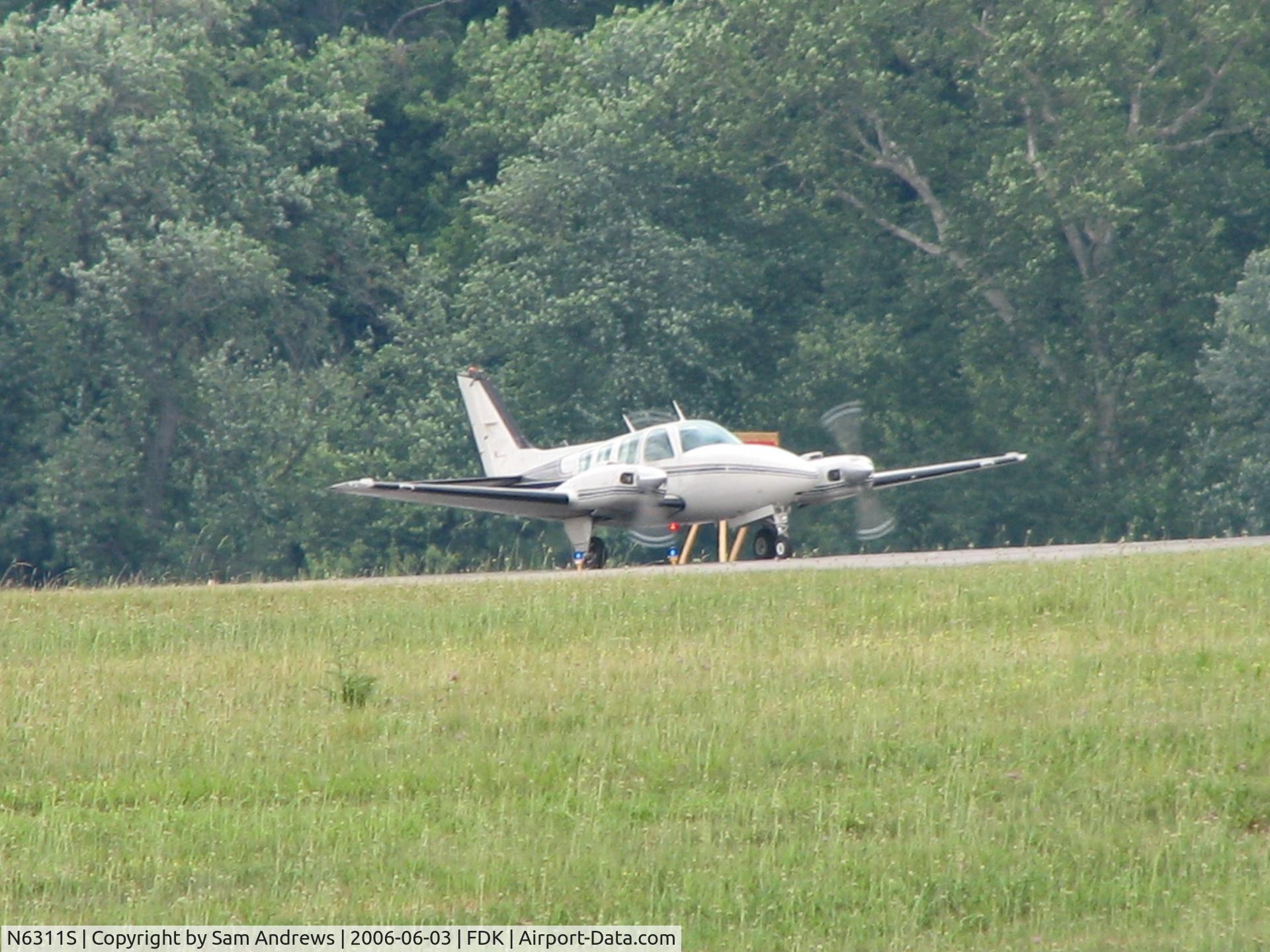 N6311S, 1977 Beech 58 Baron C/N TH-782, Position and Hold.