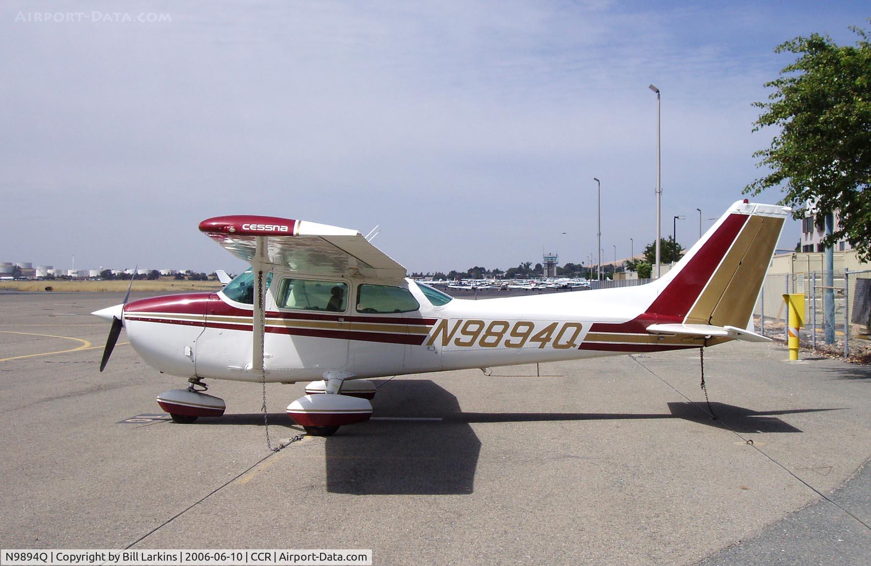 N9894Q, 1975 Cessna 172M C/N 17265838, At Buchanan Field near the hotel