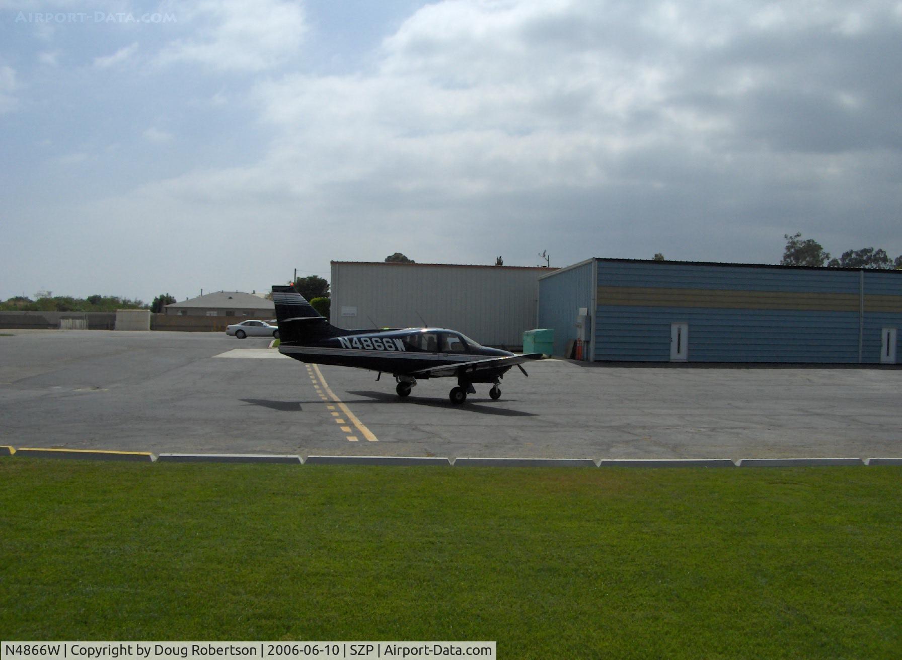 N4866W, 1976 Rockwell International 114 Commander C/N 14196, 1978 Rockwell COMMANDER 114, Lycoming IO-540-T4AD 260 Hp, taxi to maintenance