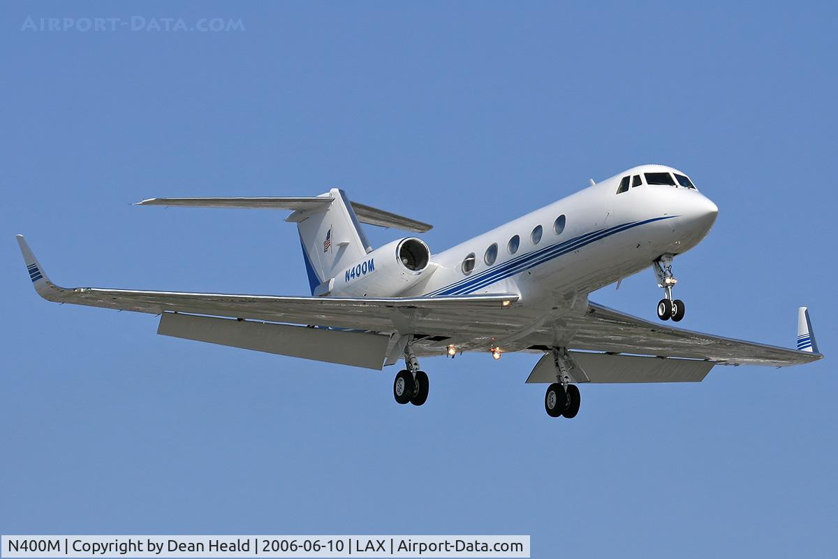 N400M, 1973 Grumman G-1159 Gulfstream II C/N 132, Lorien Aviation Inc N400M (FLT N400M) from Van Nuys (KVNY) on final approach to RWY 24R.