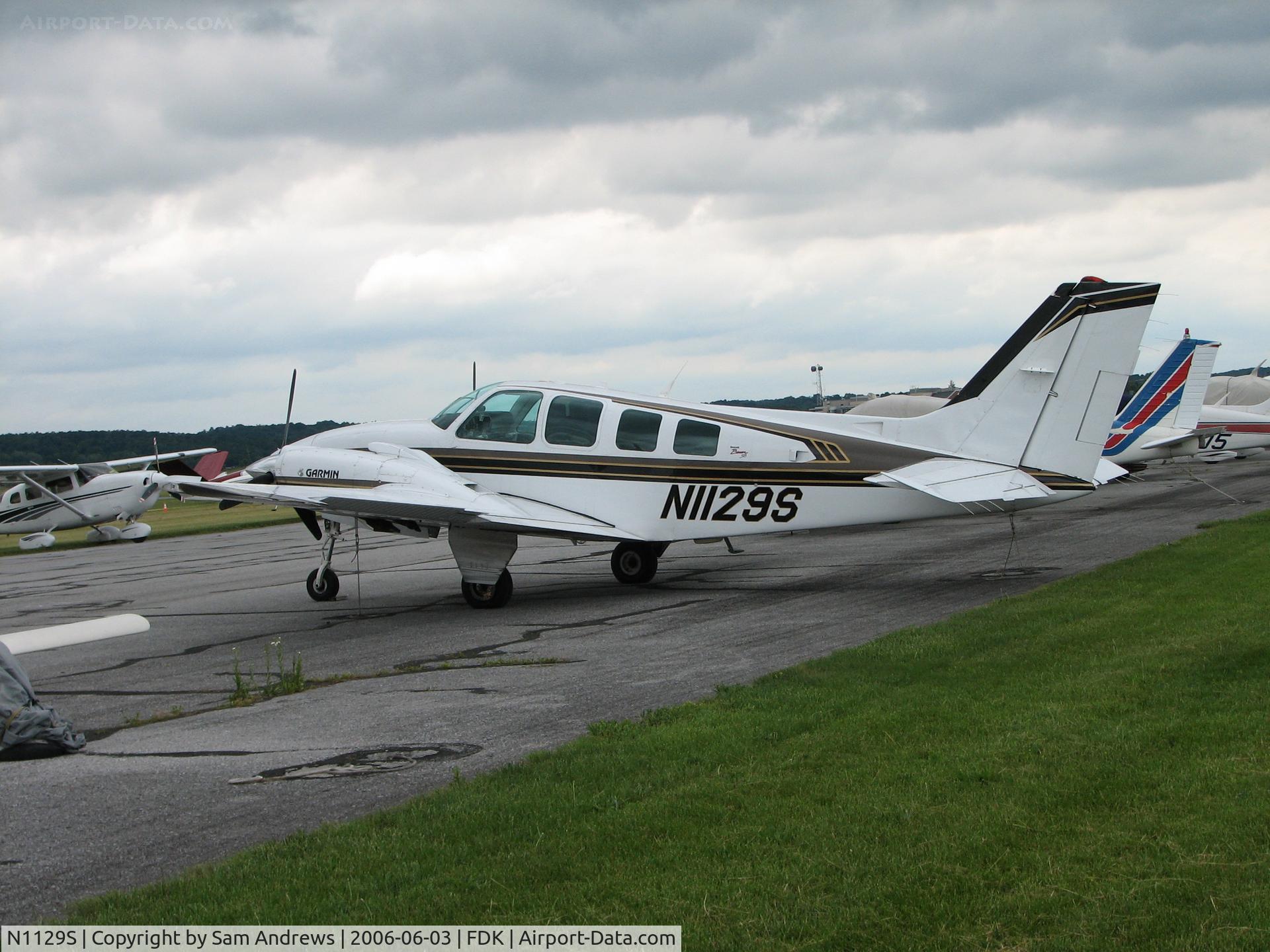 N1129S, 1997 Raytheon Aircraft Company 58 C/N TH-1812, Garmin's Baron flew into the 2006 AOPA Fly-In from Lees Summit Municipal Airport (Lee's Summit, MO) [KLXT/LXT]