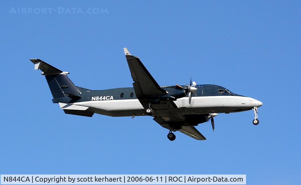 N844CA, 1993 Beech 1900D C/N UE-45, landing 22