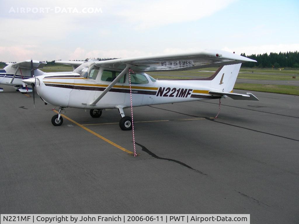 N221MF, 1976 Cessna 172M C/N 17267380, Lunch in PWT