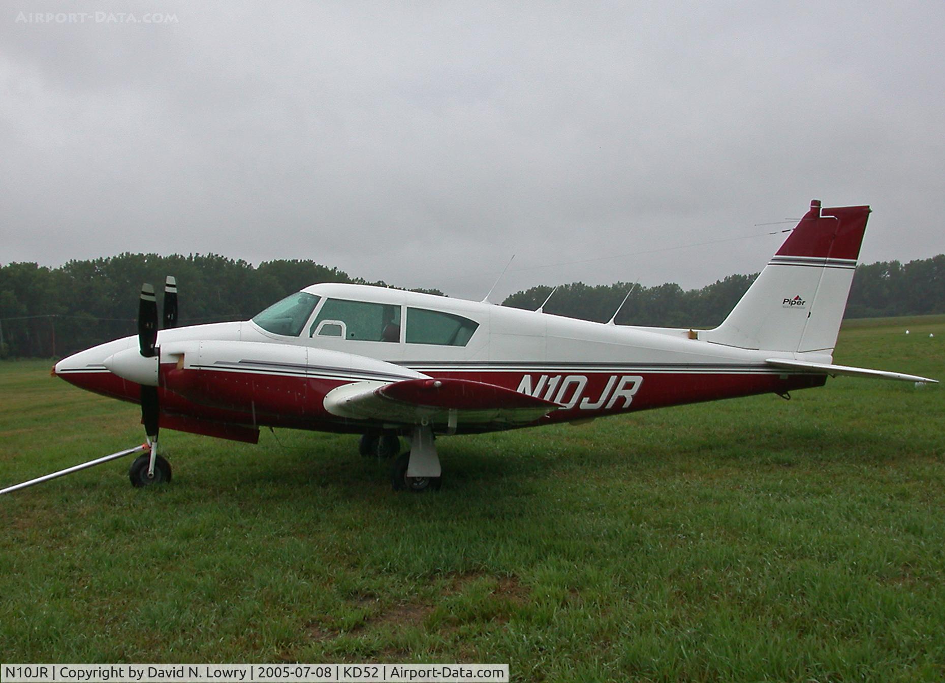 N10JR, 1963 Piper PA-30-160 B Twin Comanche C/N 30-39, N10JR at KD52.