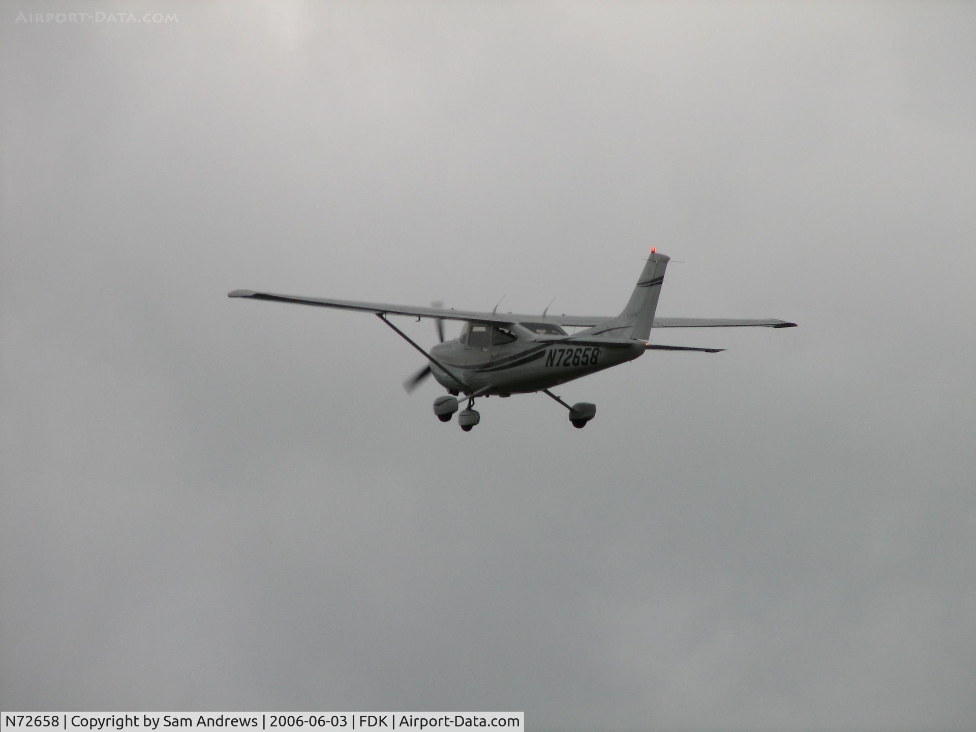 N72658, 1999 Cessna 182S Skylane C/N 18280643, Only stayed two hours.