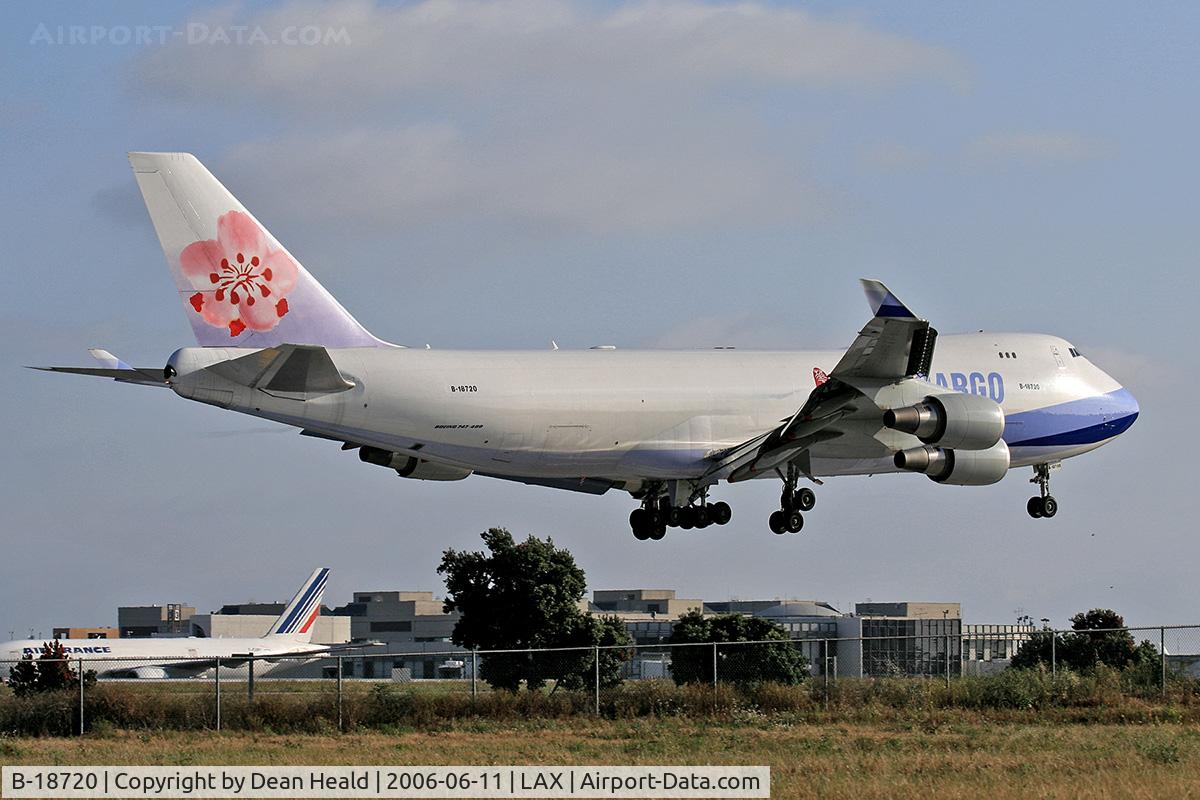 B-18720, 2005 Boeing 747-409F/SCD C/N 33733, China Airlines Cargo B-18720 seconds from touchdown on RWY 24R.