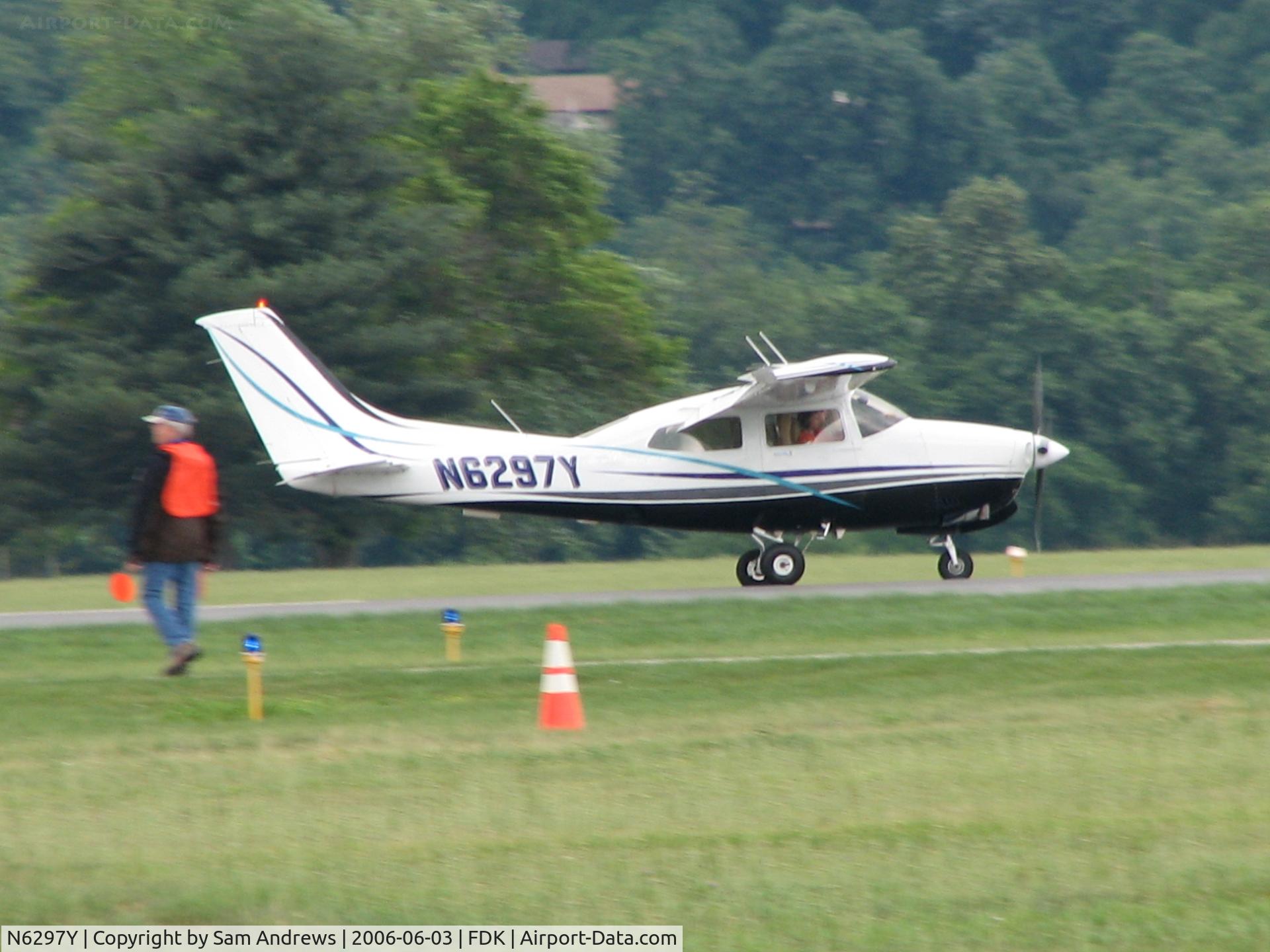 N6297Y, 1981 Cessna T210N Turbo Centurion C/N 21064323, Just arrived at the 2006 AOPA Fly-IN from Morristown Municipal Airport (Morristown, NJ) [KMMU/MMU].