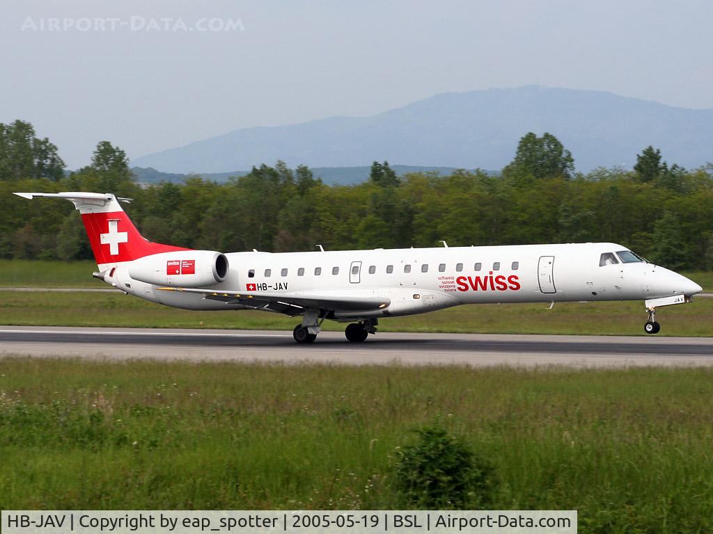 HB-JAV, Embraer EMB-145LU (ERJ-145LU) C/N 145574, landing on runway 16
