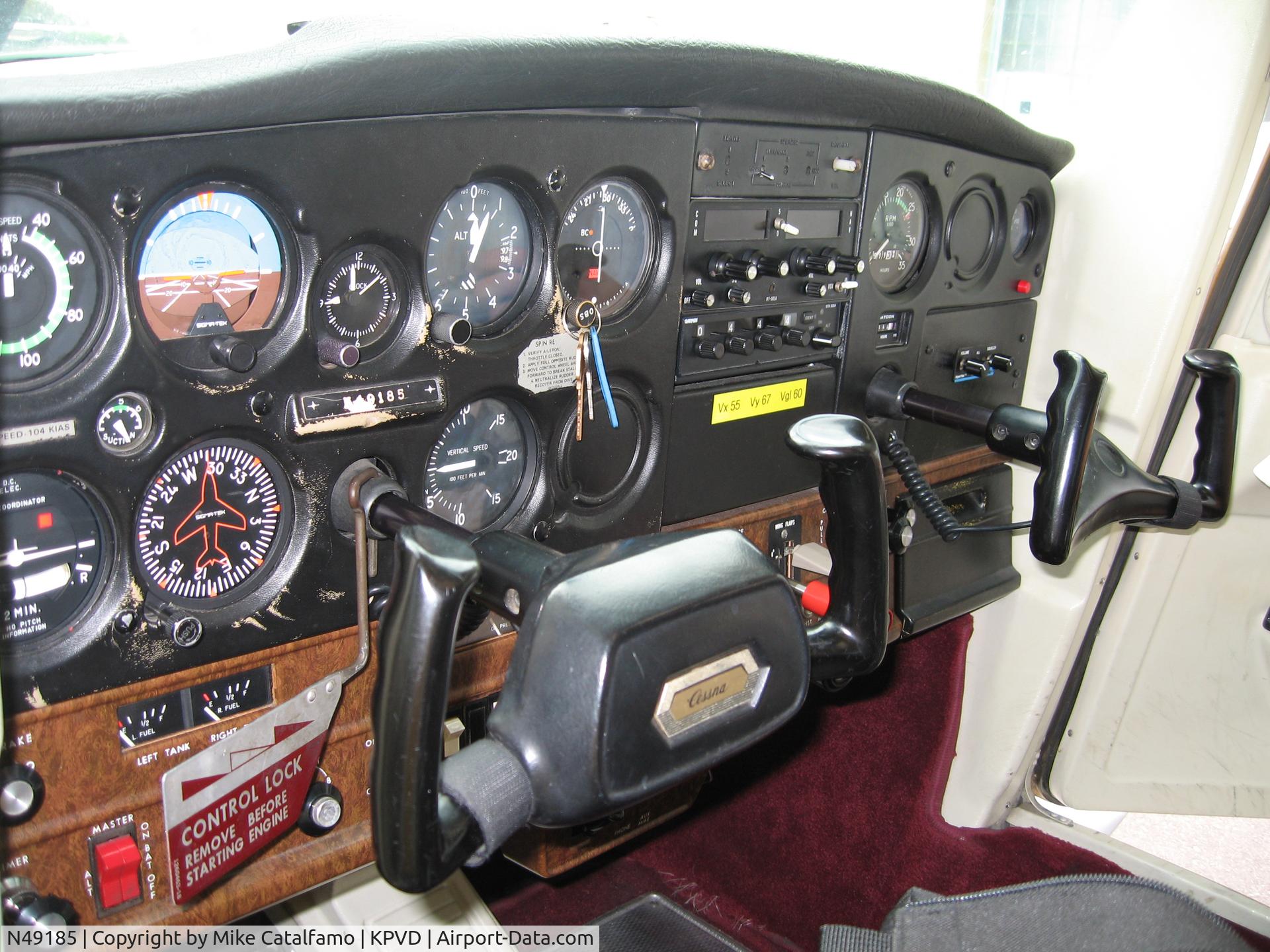 N49185, Cessna 152 C/N 15283435, Interior shot of N49185.