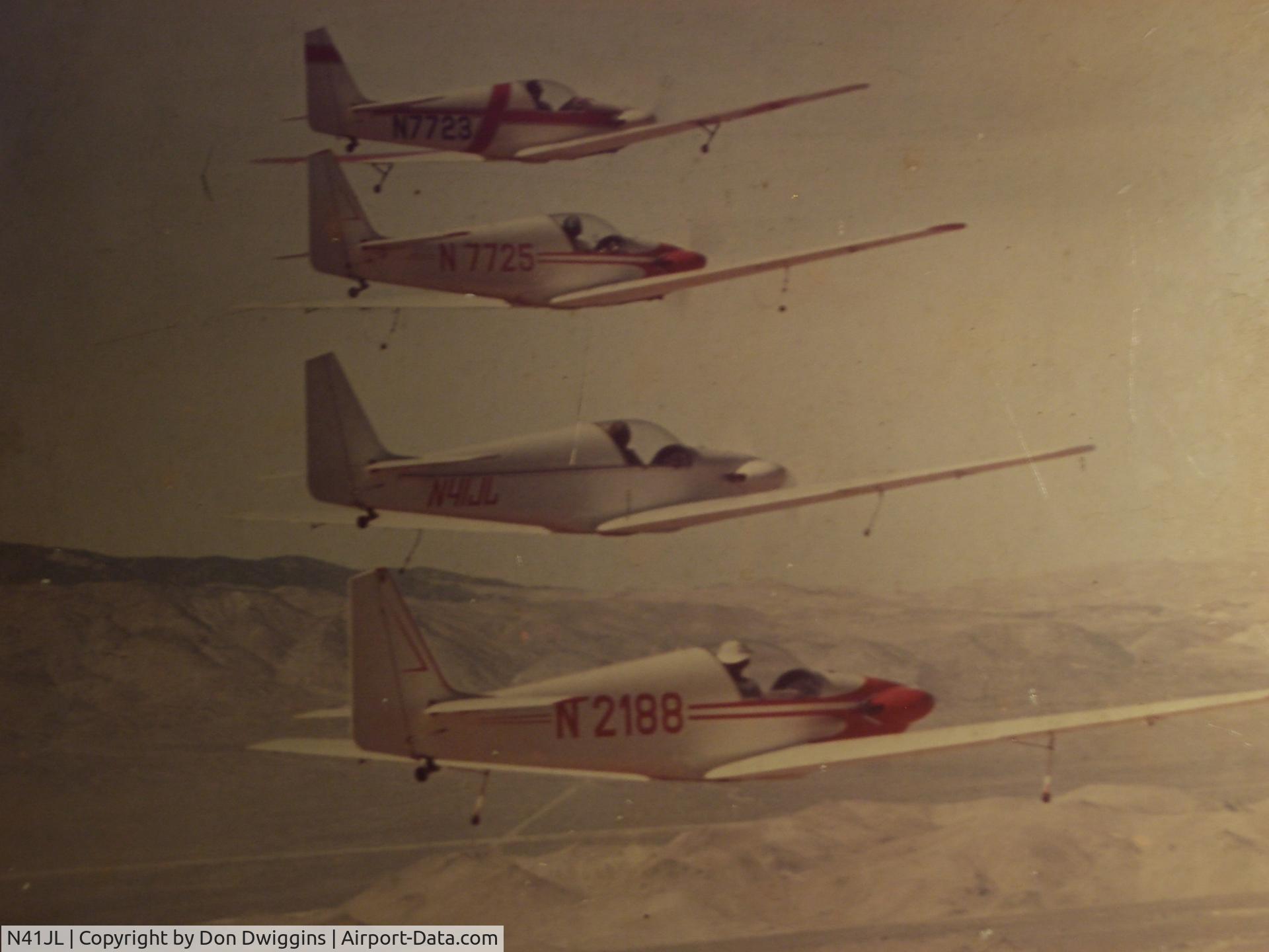 N41JL, 1968 Sportavia-Putzer Fournier RF-4D C/N 4117, In formation with 3 other RF4s in California desert
