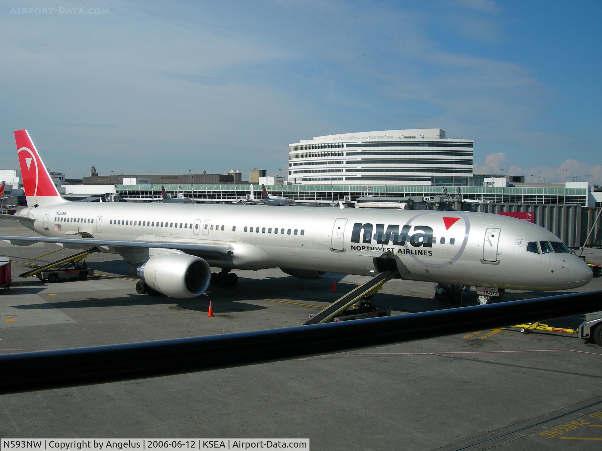 N593NW, 2003 Boeing 757-351 C/N 32993, NWA B757-351