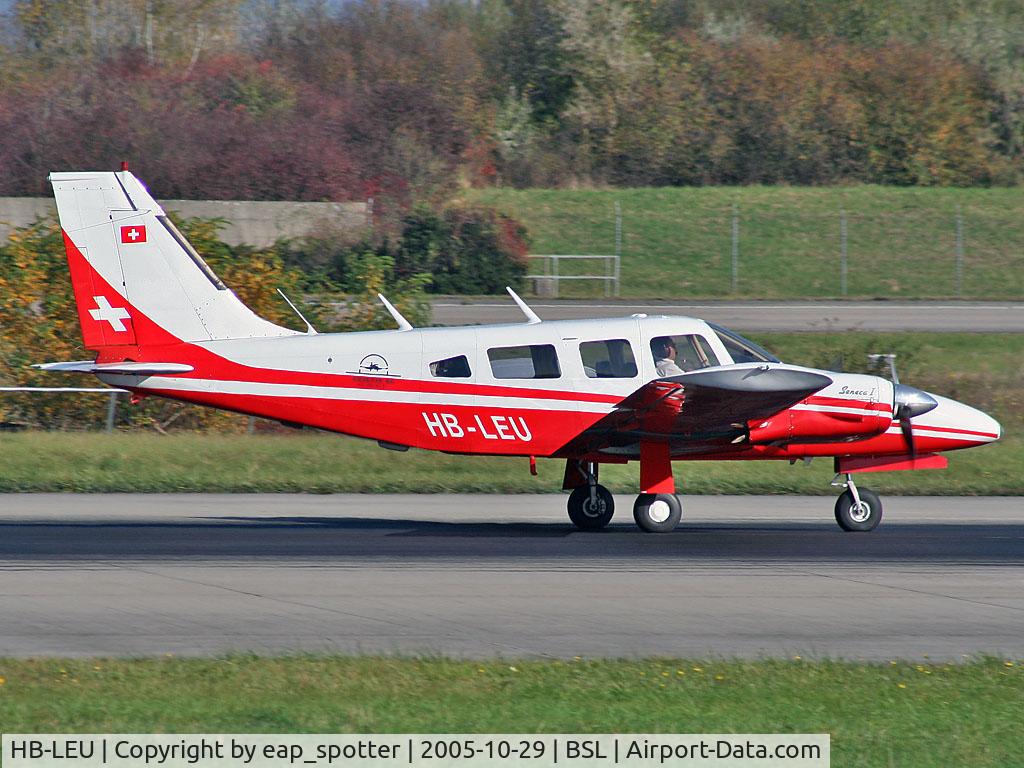HB-LEU, 1973 Piper PA-34-200 Seneca C/N 34-7450076, Landing on runway 16