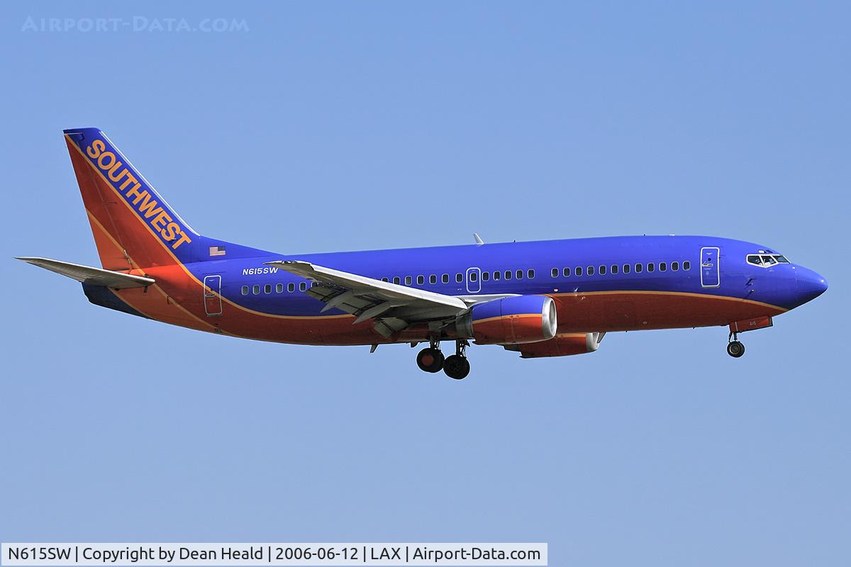 N615SW, 1995 Boeing 737-3H4 C/N 27698, Southwest Airlines N615SW (FLT SWA2748) from Reno Tahoe Int'l (KRNO) on short-final to RWY 24R.