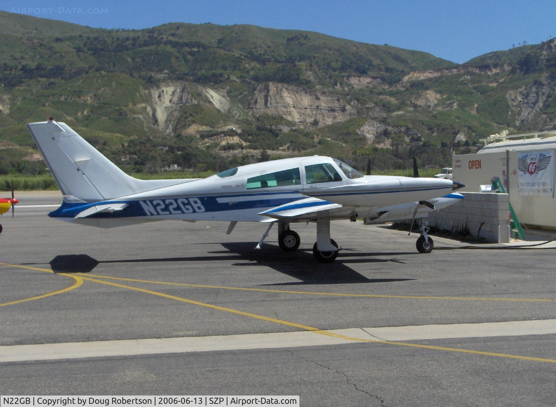 N22GB, 1977 Cessna T310R C/N 310R1237, 1977 Cessna T310R RAM TURBO, two Continental TSIO-520 285 Hp, refueling