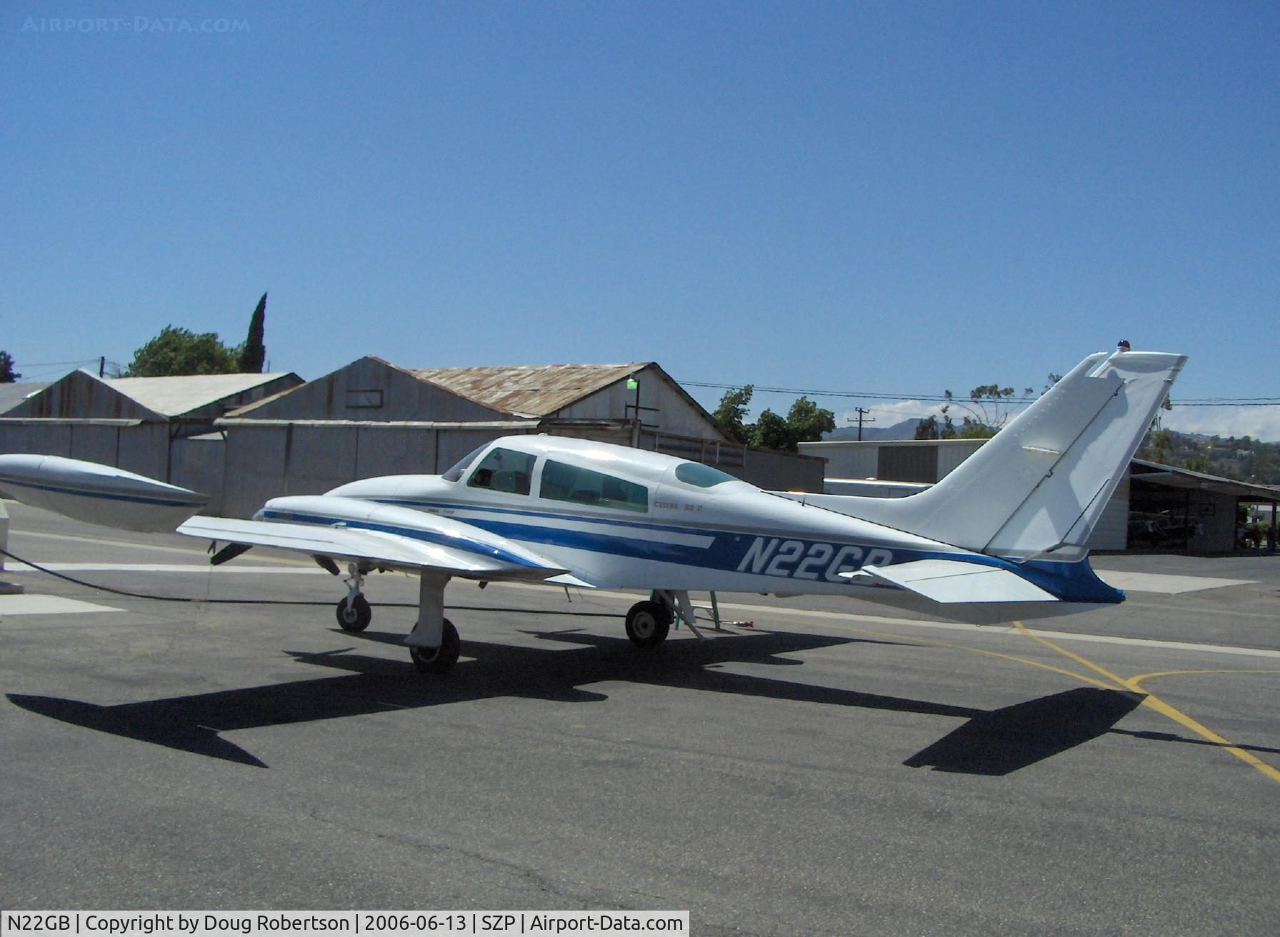 N22GB, 1977 Cessna T310R C/N 310R1237, 1977 Cessna T310R RAM TURBO, two Continental TSIO-520 285 Hp, refueling