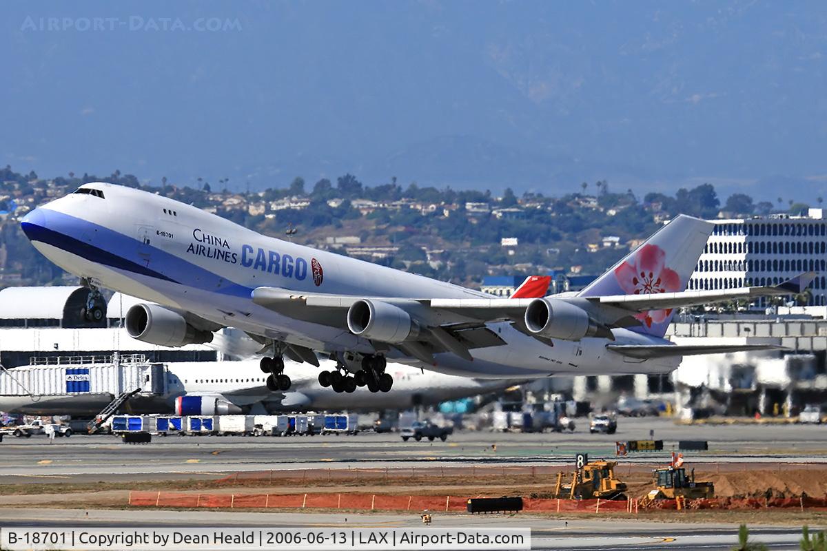 B-18701, 2000 Boeing 747-409F/SCD C/N 30759, China Airlines Cargo B-18701 (CAL5251) departing RWY 25R enroute to Chiang Kai Shek Int'l (RCTP).