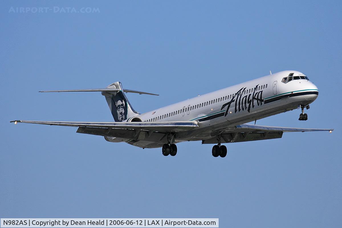 N982AS, 1997 McDonnell Douglas MD-83 (DC-9-83) C/N 53473, Alaska Airlines N982AS (FLT ASA526) from Seattle Tacoma Int'l (KSEA) on short-final to RWY 24R.