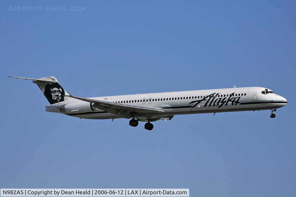 N982AS, 1997 McDonnell Douglas MD-83 (DC-9-83) C/N 53473, Alaska Airlines N982AS (FLT ASA526) from Seattle Tacoma Int'l (KSEA) on short-final to RWY 24R.