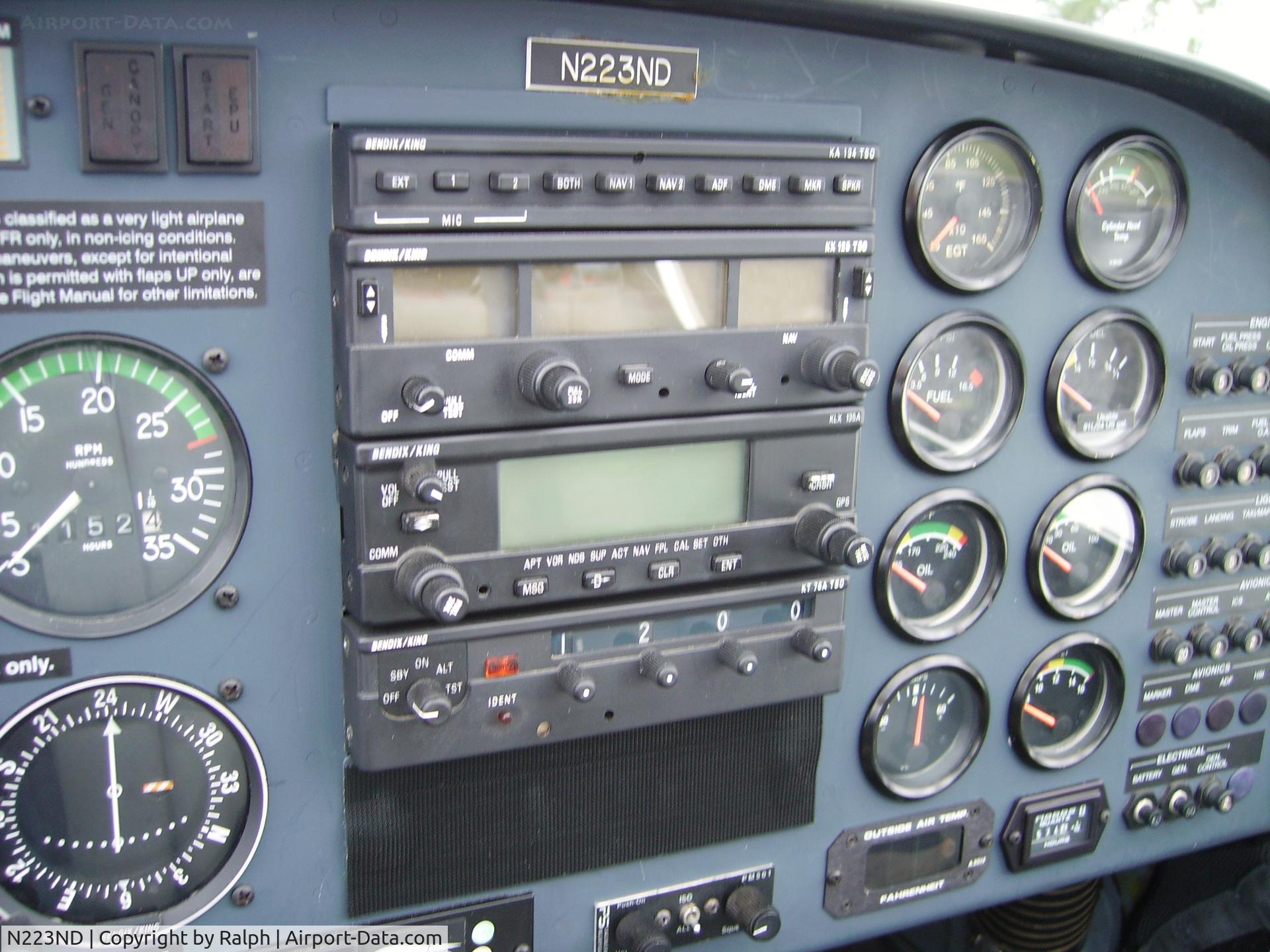 N223ND, 1998 Diamond DA-20C-1 Eclipse C/N C0031, Radios