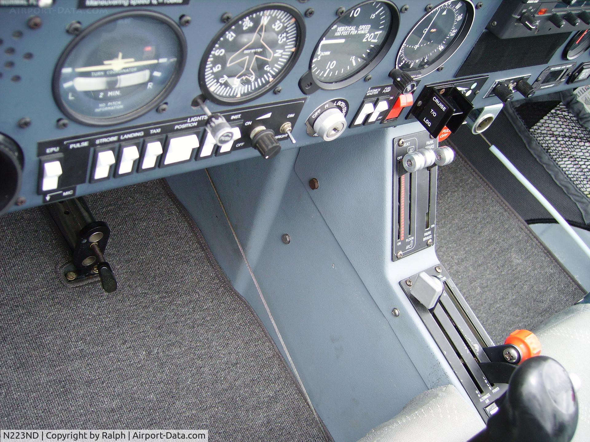 N223ND, 1998 Diamond DA-20C-1 Eclipse C/N C0031, New Carpets