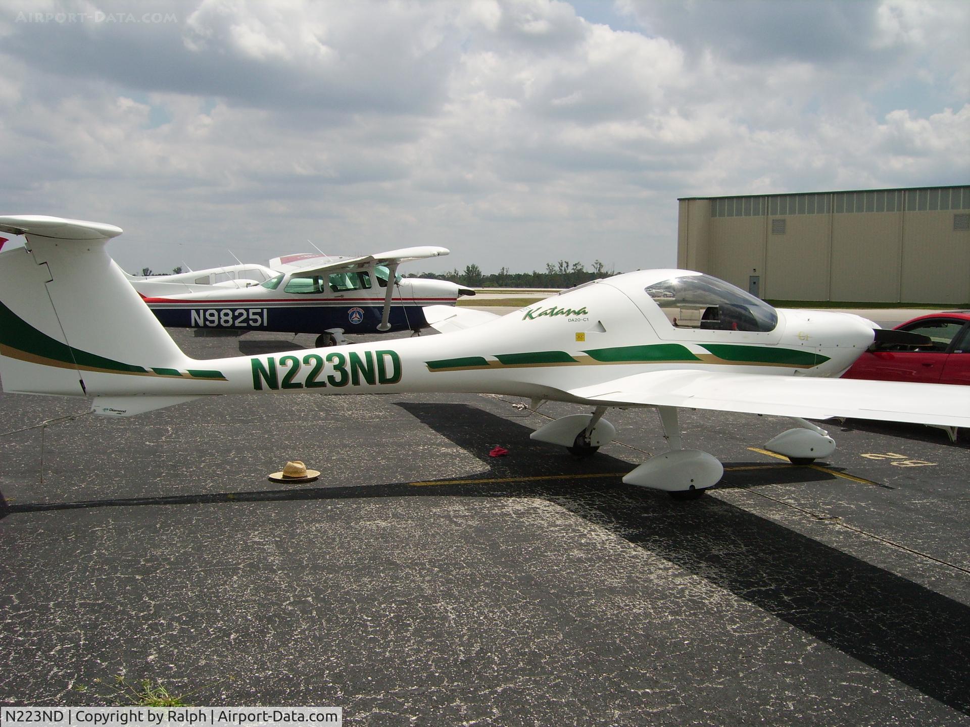 N223ND, 1998 Diamond DA-20C-1 Eclipse C/N C0031, Right Exterior