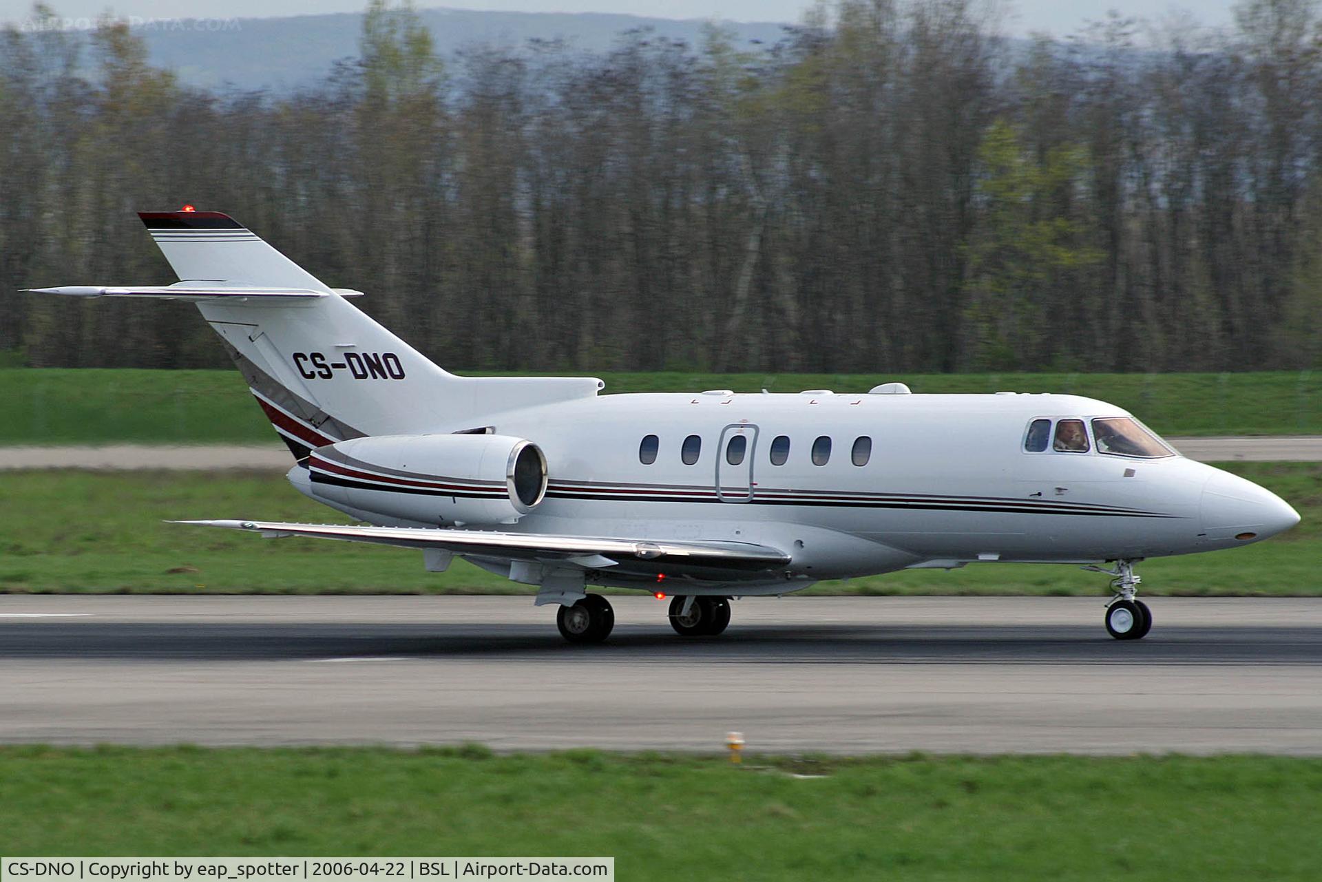 CS-DNO, 1999 Raytheon Hawker 800XP C/N 258457, Departing on runway 16