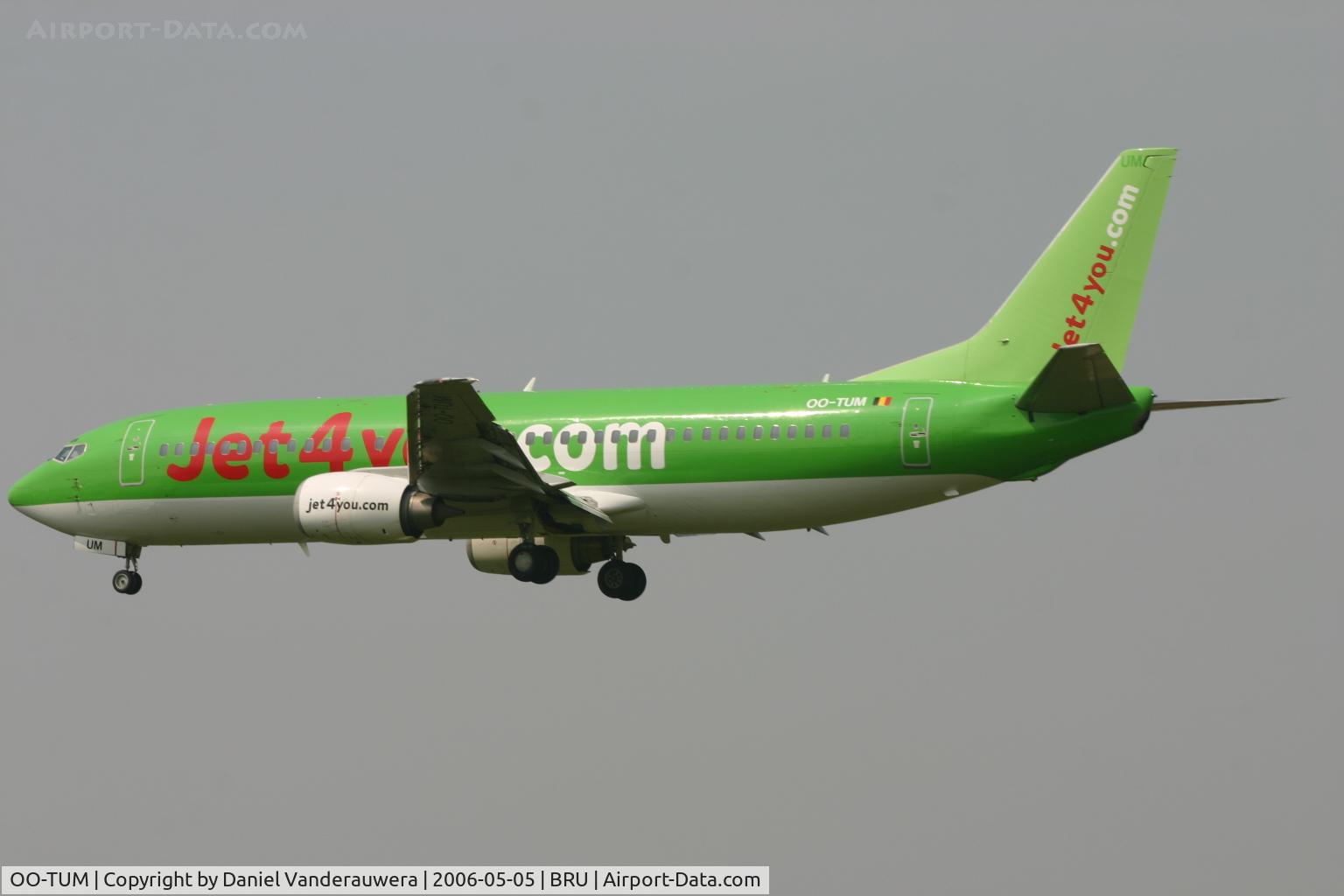 OO-TUM, 1990 Boeing 737-4B3 C/N 24750, attractive colour for this 737-4B3, landing on rwy 25L