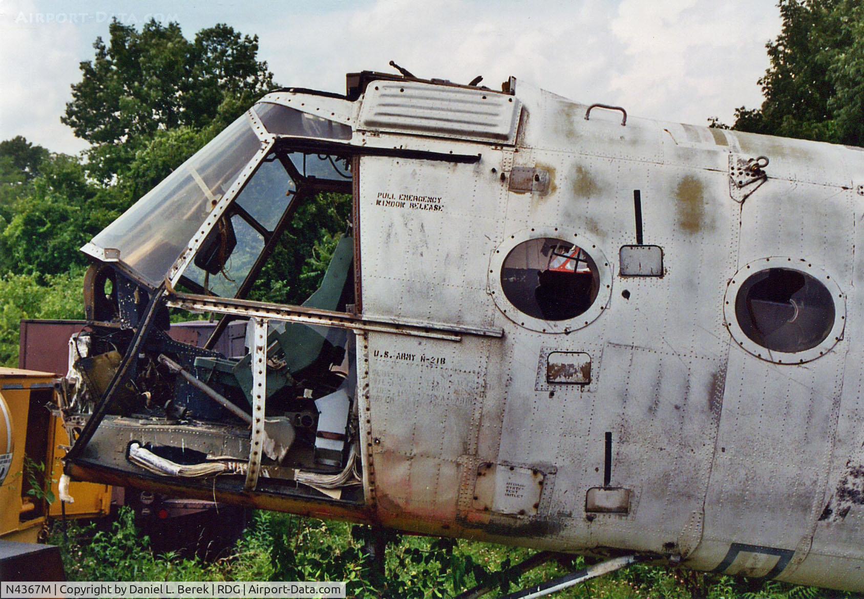 N4367M, 1953 Vertol H-21B Work Horse C/N B.117, The greenhouse cockpit of this H-21B seems to be getting plenty of ventilation.