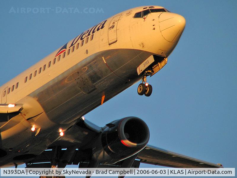 N393DA, 2000 Boeing 737-832 C/N 30377, Delta Airlines / 2000 Boeing 737-832