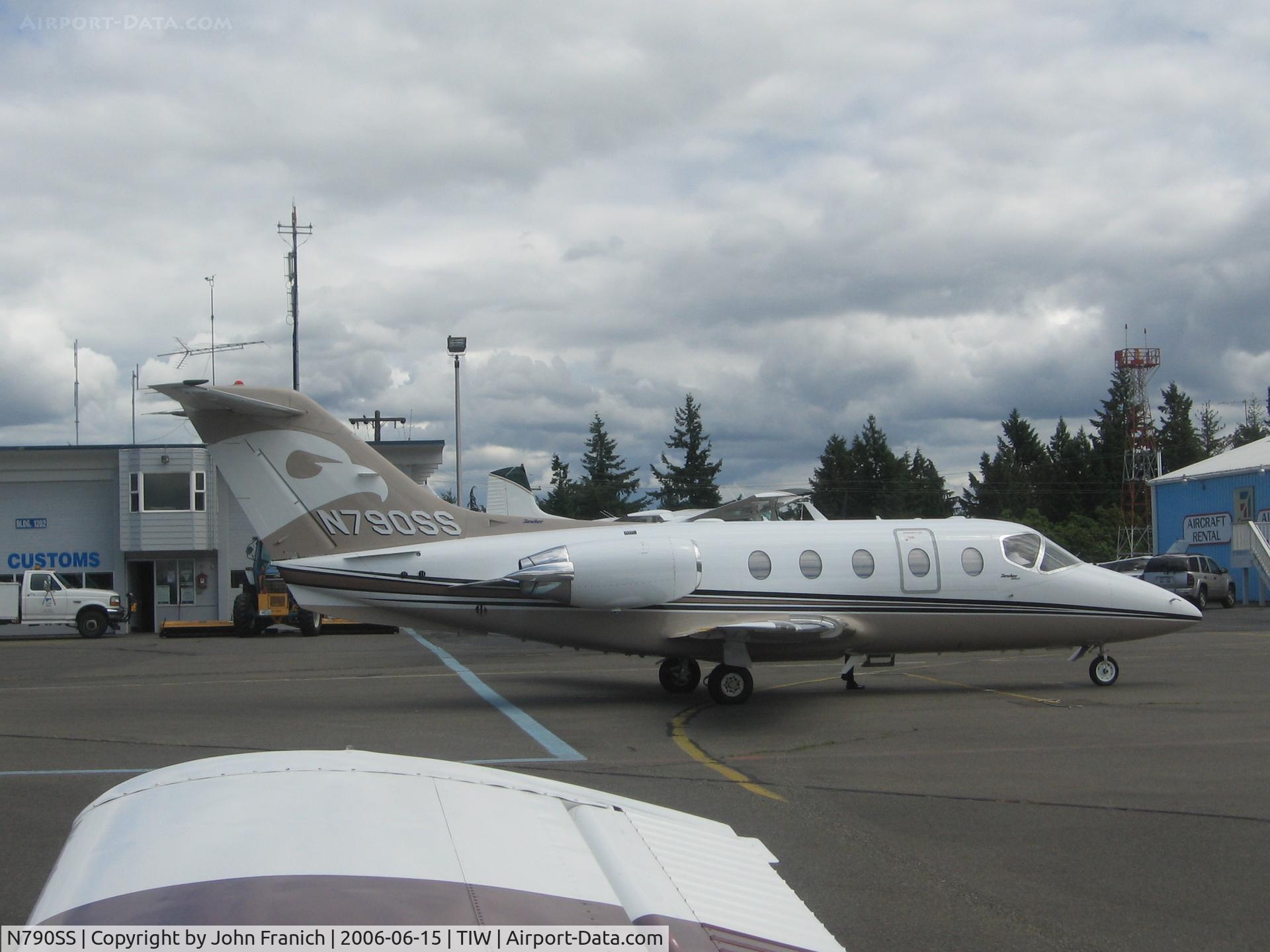 N790SS, Raytheon Aircraft Company 400A C/N RK-363, at pavco