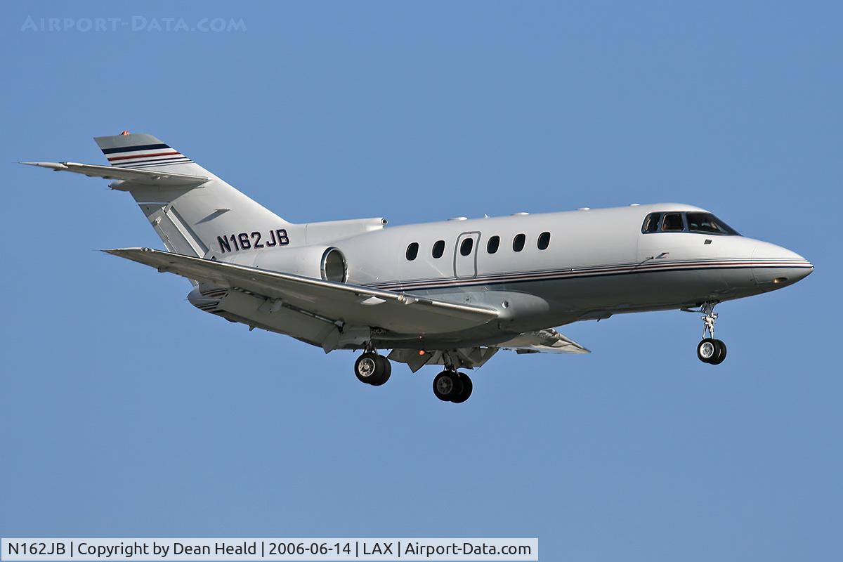N162JB, 2001 Raytheon Hawker 800XP C/N 258509, 2001 Raytheon Hawker 800XP operated by Pentastar Aviation on final approach to RWY 24R.