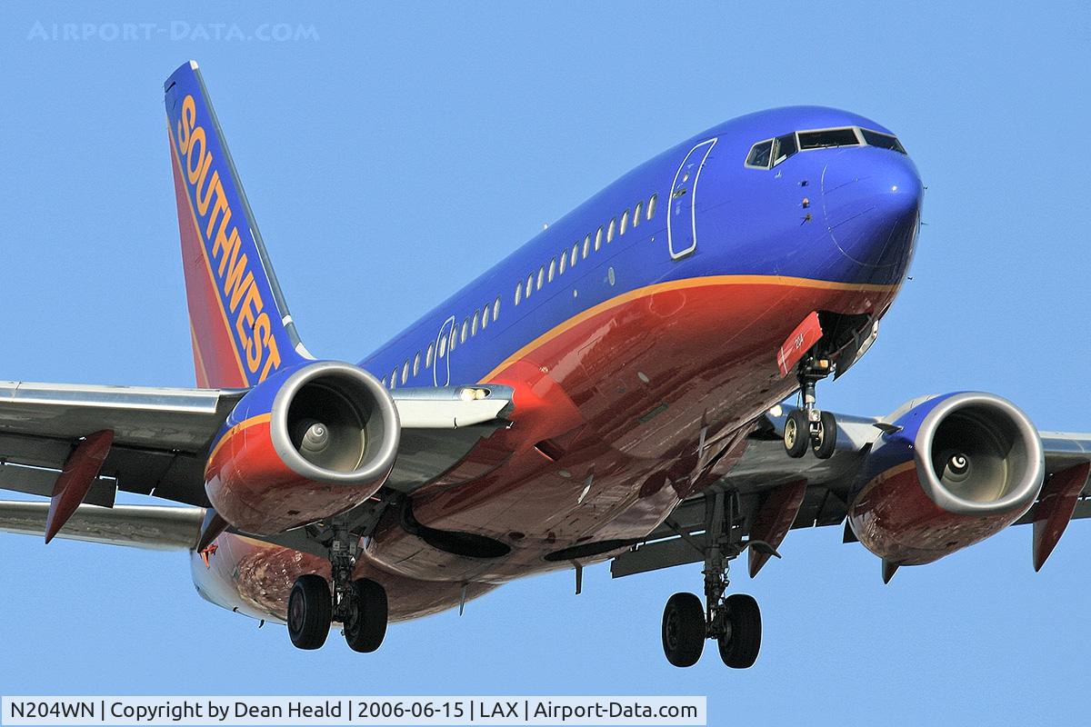 N204WN, 2005 Boeing 737-7H4 C/N 29855, Southwest Airlines N204WN (FLT SWA961) from San Antonio Int'l (KSAT) on final approach to RWY 24R.
