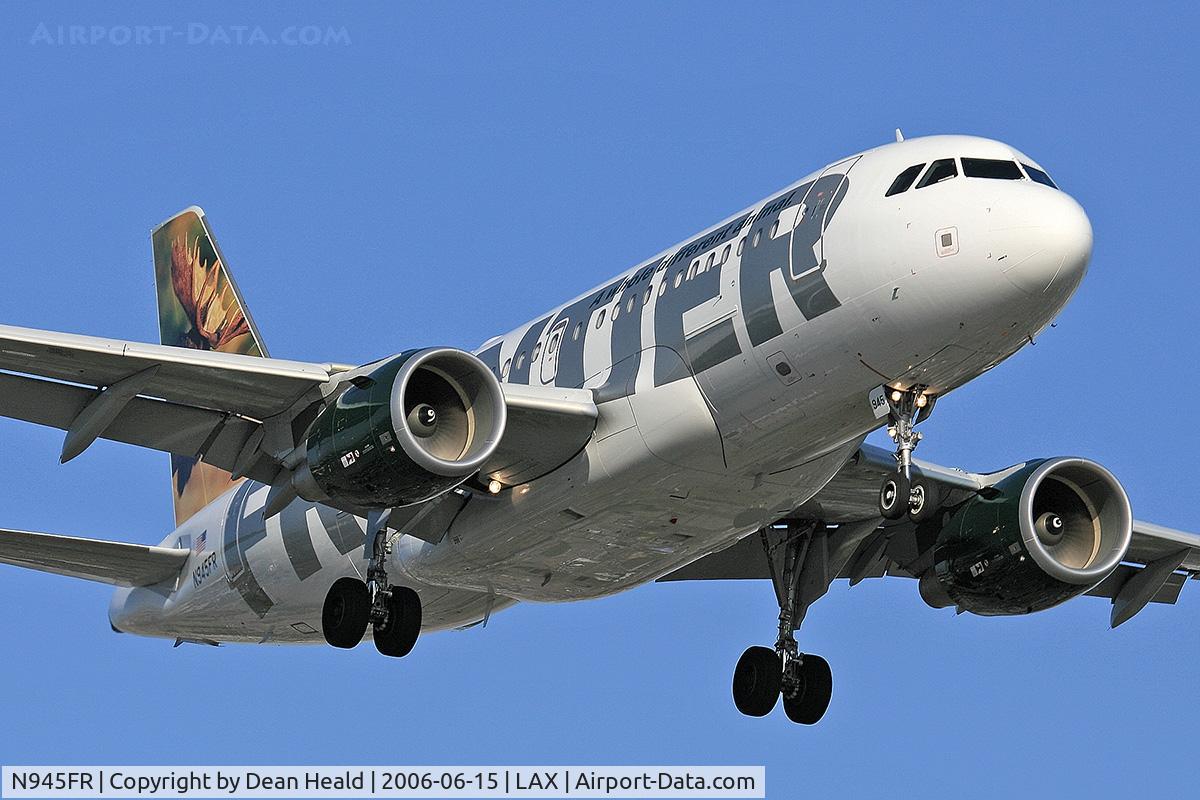 N945FR, 2006 Airbus A319-111 C/N 2751, Frontier Airlines N945FR (FLT FFT406) from Denver Int'l (KDEN) on final approach to RWY 24R.