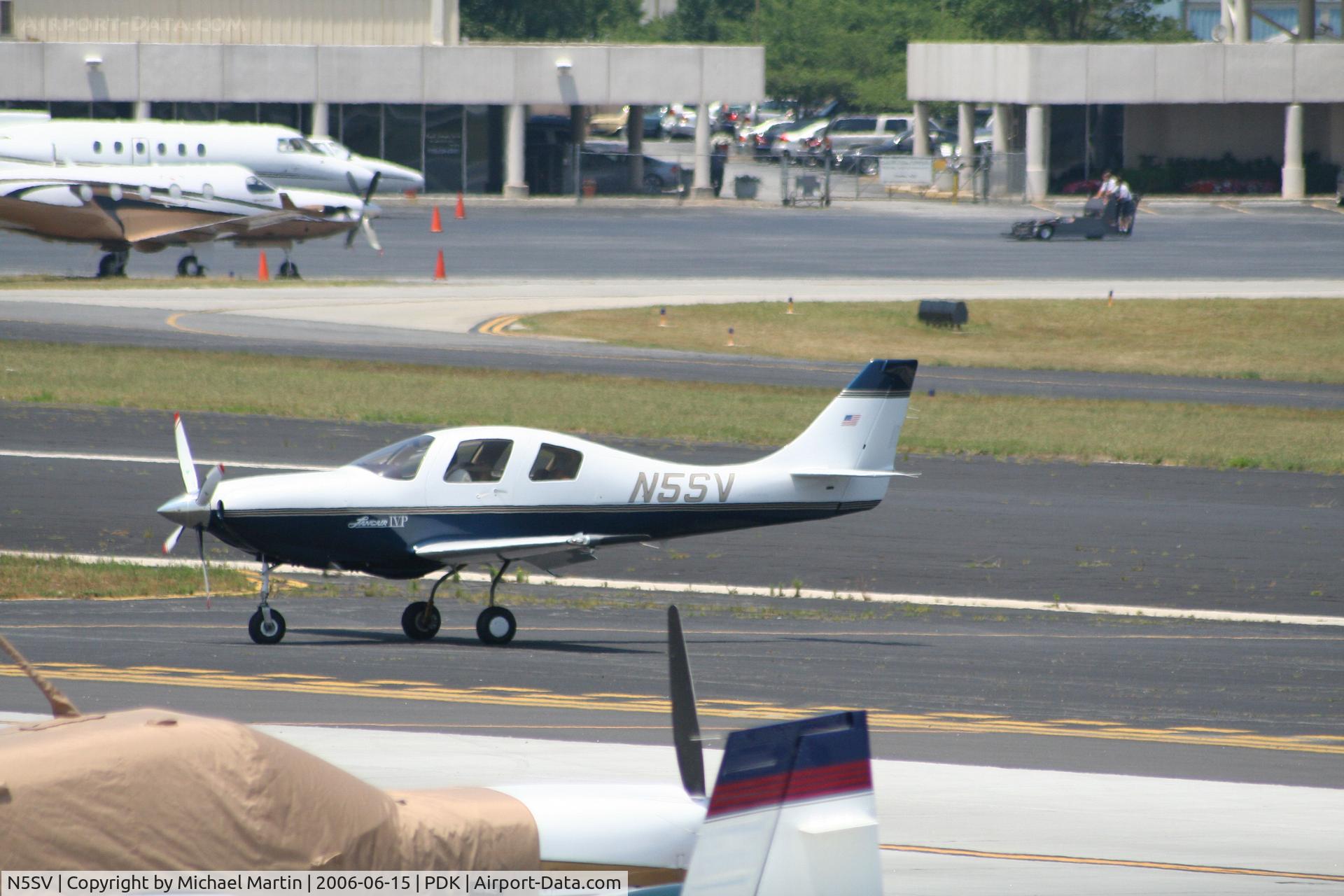N5SV, 2000 Lancair IV-P C/N LIV-375, Taxing to Epps Air Service