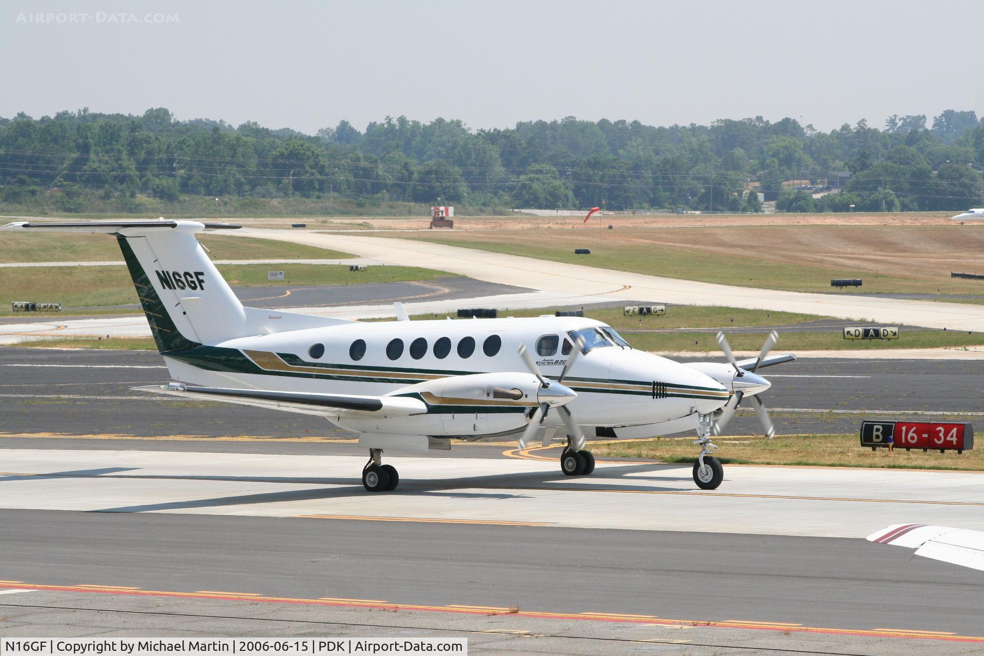 N16GF, 1996 Beech B200 King Air C/N BB-1531, Taxing to Runway 20R