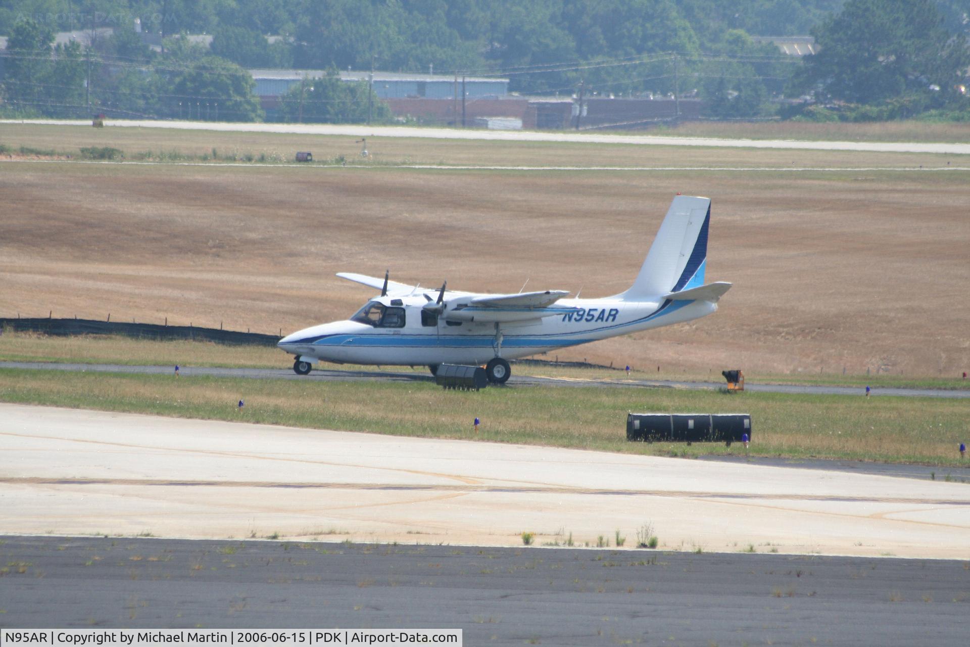N95AR, 1962 Aero Commander 500-A C/N 500A-1270-93, Taxing to Epps Air Service