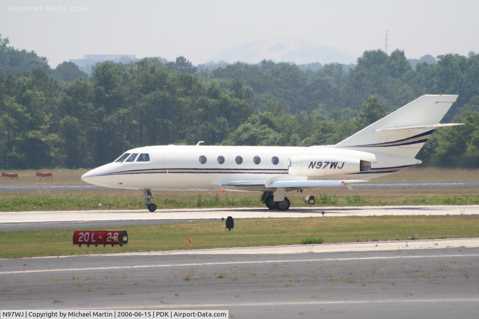 N97WJ, 1967 Dassault Falcon 20C C/N 101, Taxing to Runway 20R