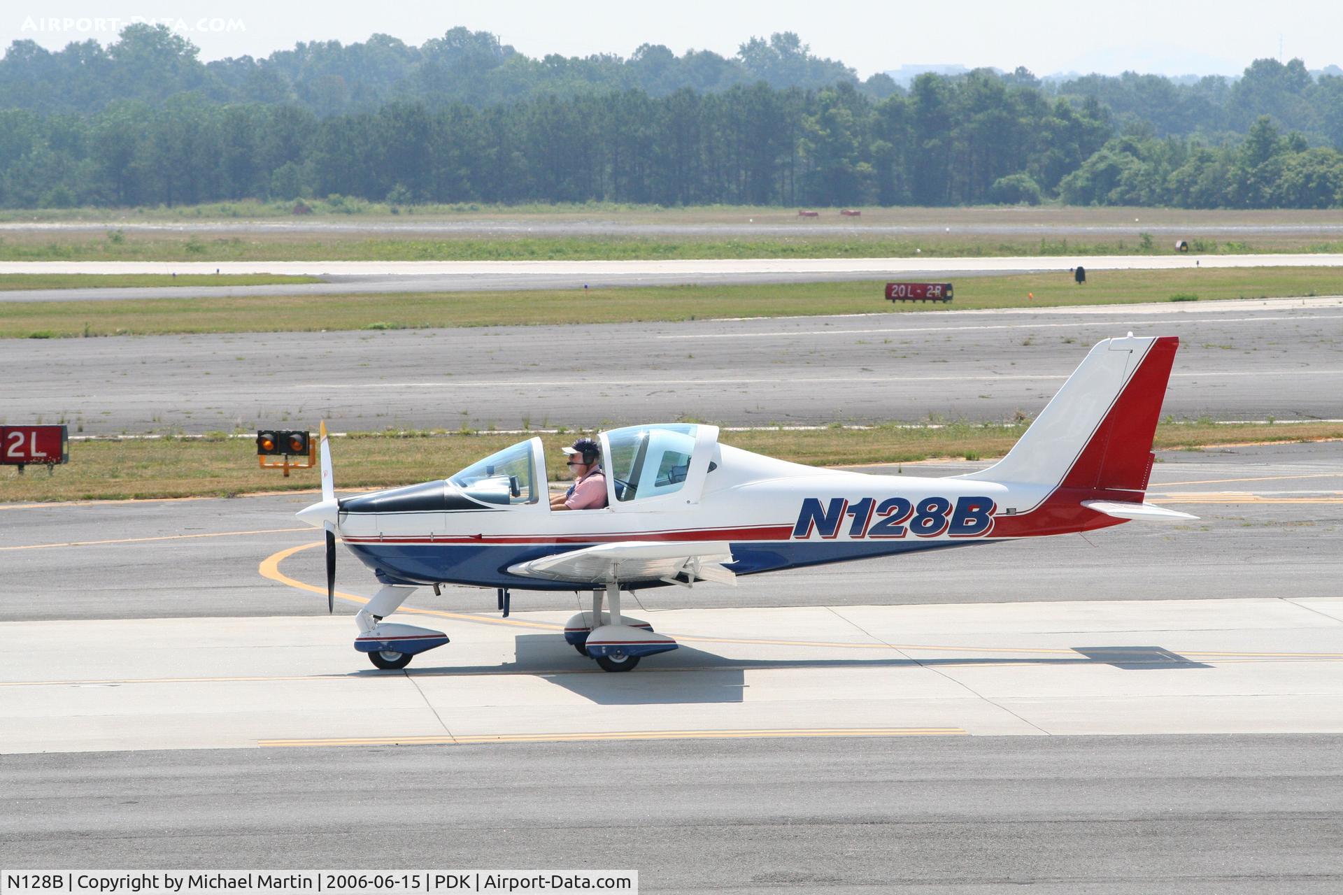 N128B, Tecnam P-2002 Sierra C/N 128, Taxing to Epps Air Service