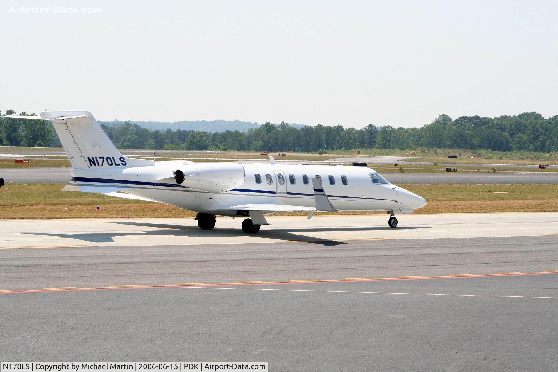 N170LS, Learjet Inc 45 C/N 029, Taxing to Runway 20R