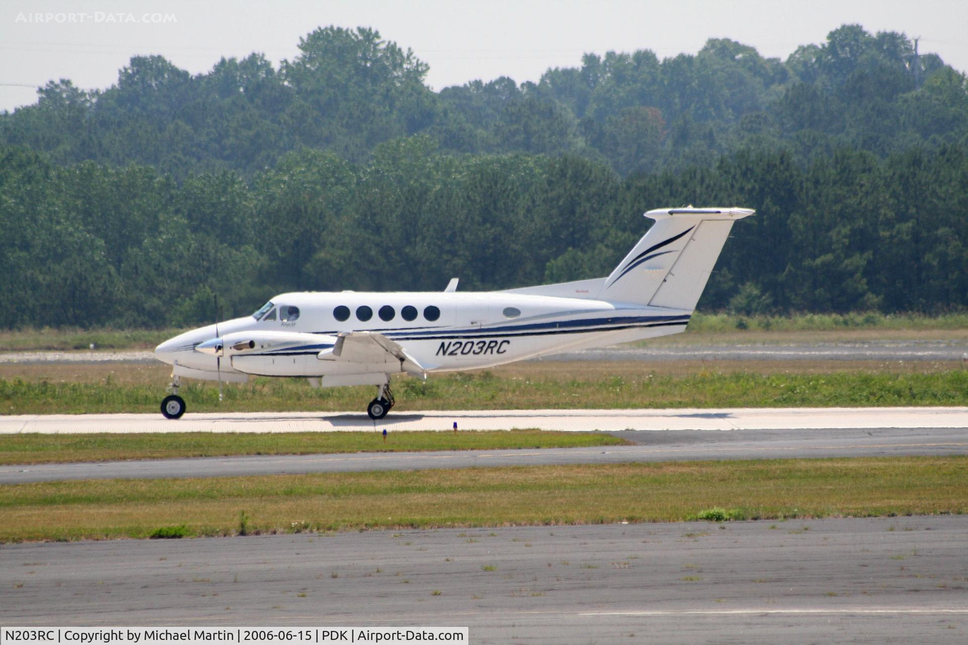 N203RC, Raytheon Aircraft Company B200 C/N BB-1822, Landing Runway 20R