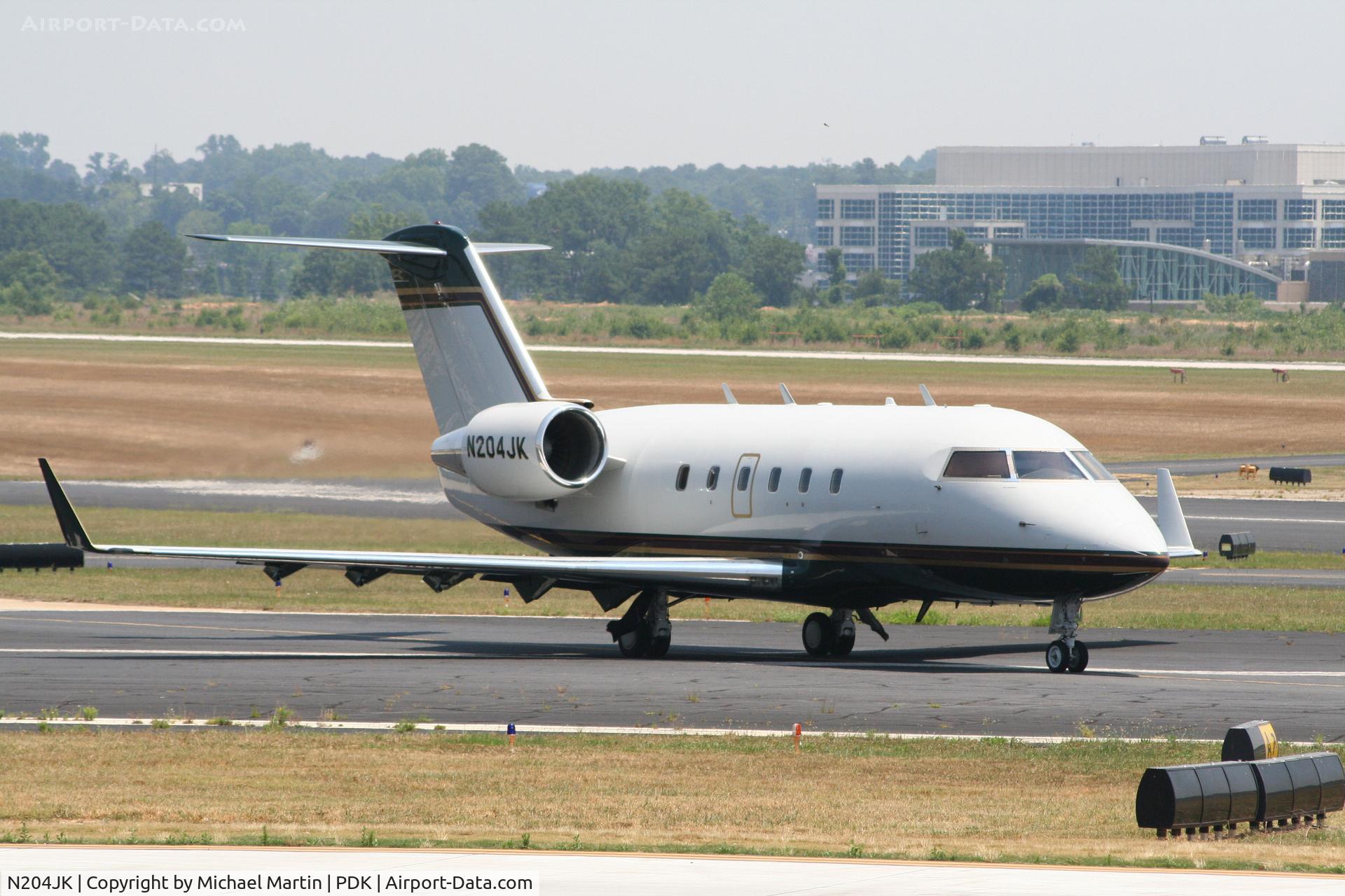 N204JK, Canadair Challenger 600 (CL-600-1A11) C/N 5015, Taxing to Runway 20R