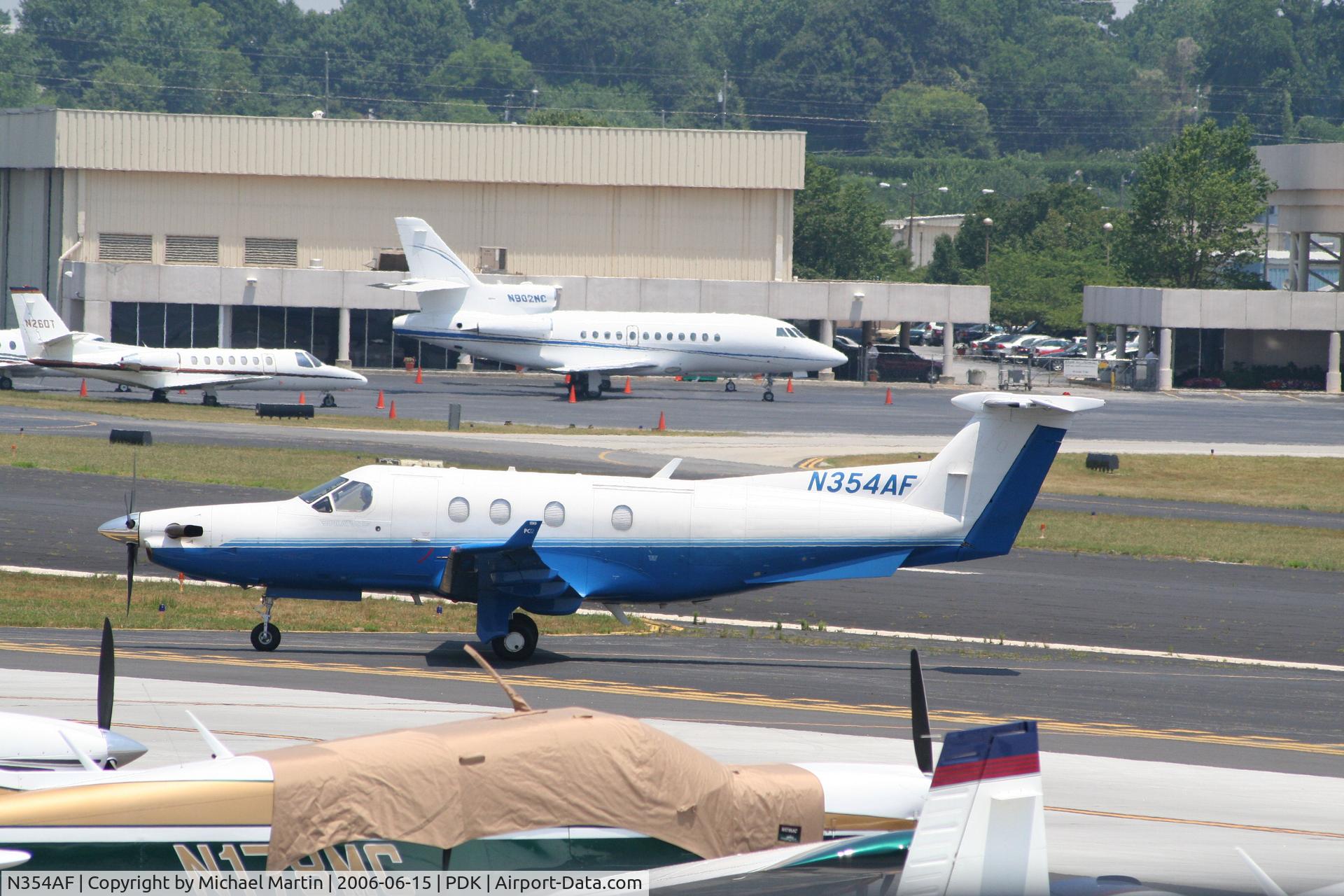 N354AF, 2000 Pilatus PC-12/45 C/N 354, Taxing to Epps Air Service